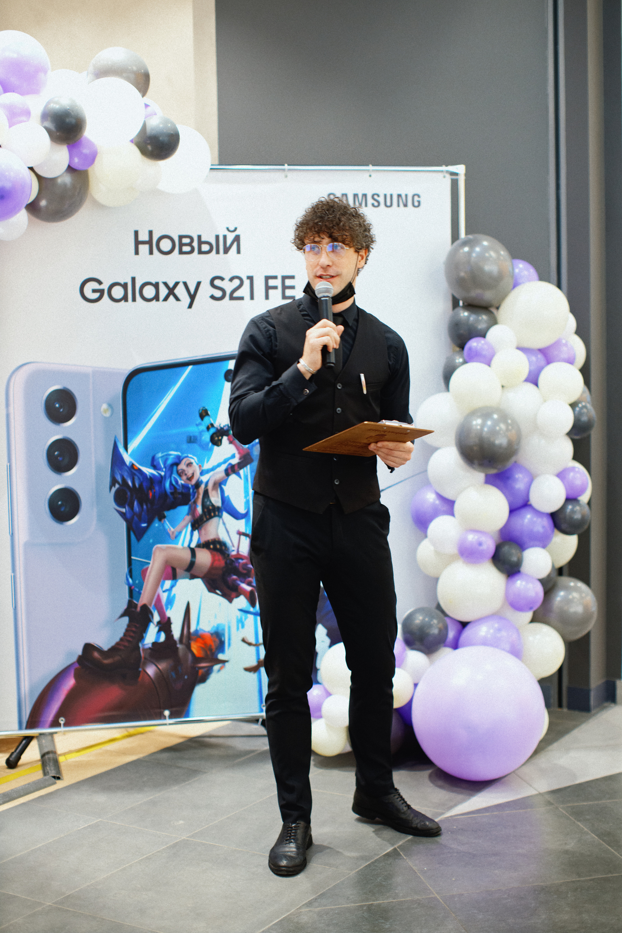 Galaxy S21 FE / ТРЦ Хорошо. Свадебный фотограф в Москве Никифоров-Гордеев Константин