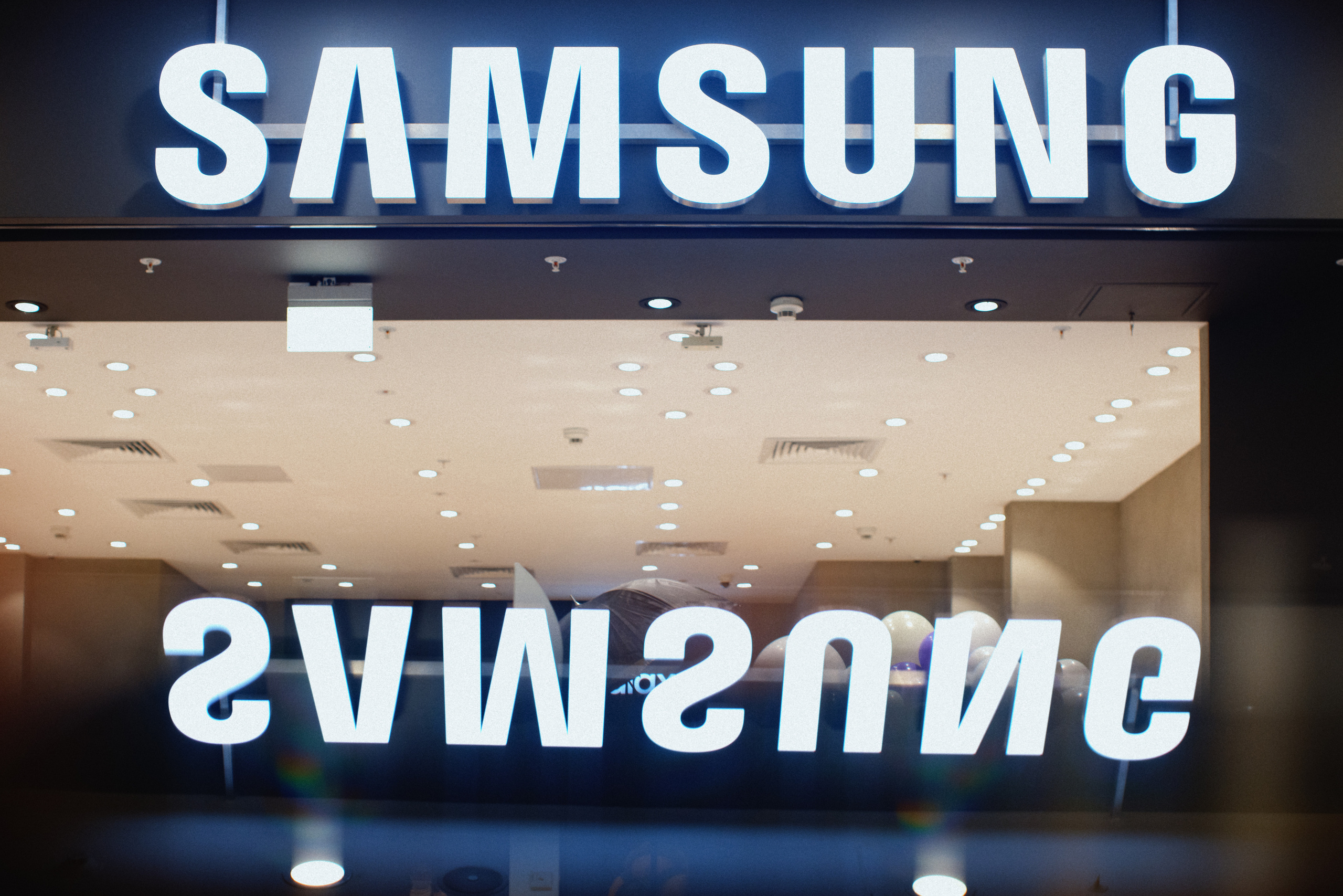 Galaxy S21 FE / ТРЦ Хорошо. Свадебный фотограф в Москве Никифоров-Гордеев Константин