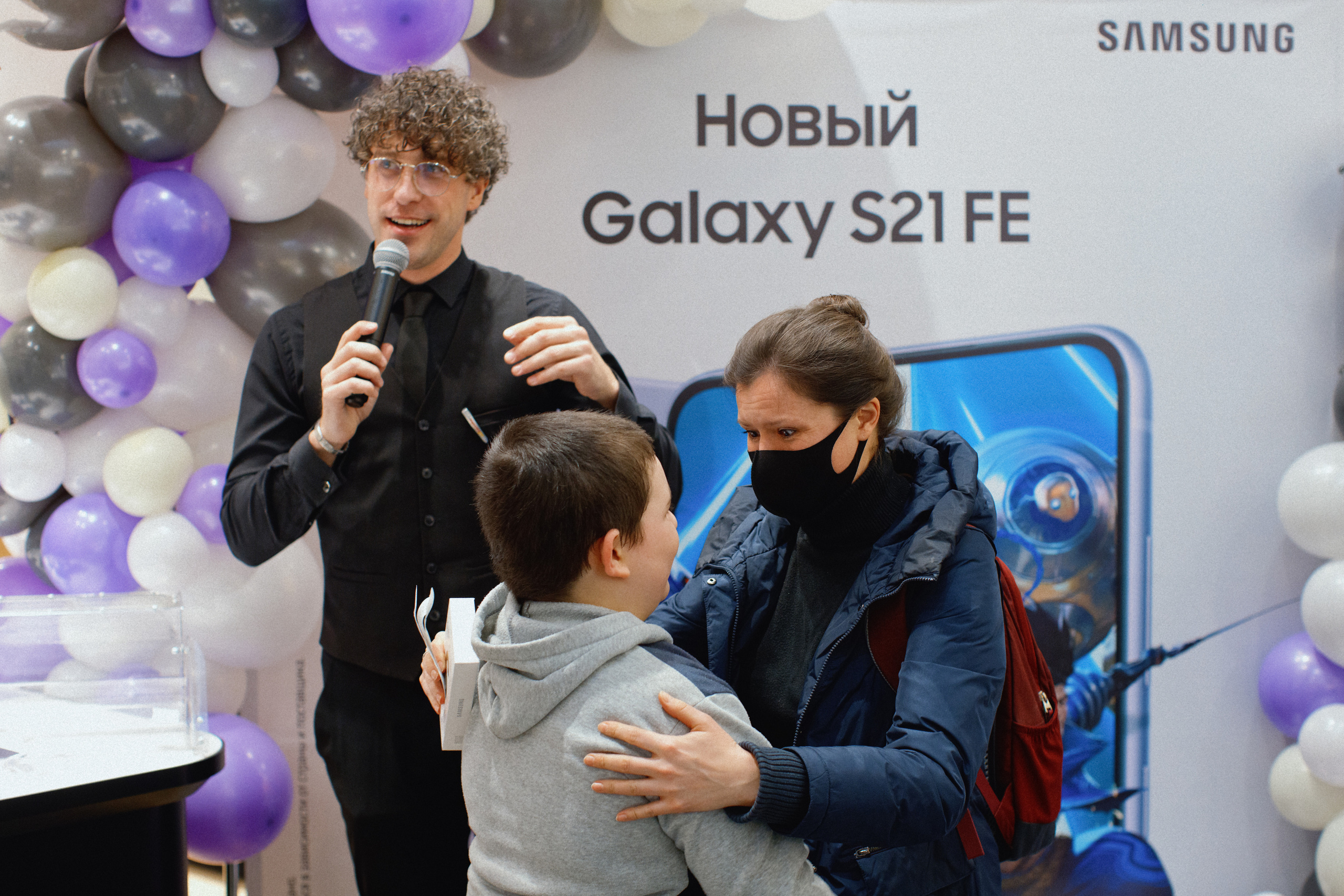 Galaxy S21 FE / ТРЦ Хорошо. Свадебный фотограф в Москве Никифоров-Гордеев Константин