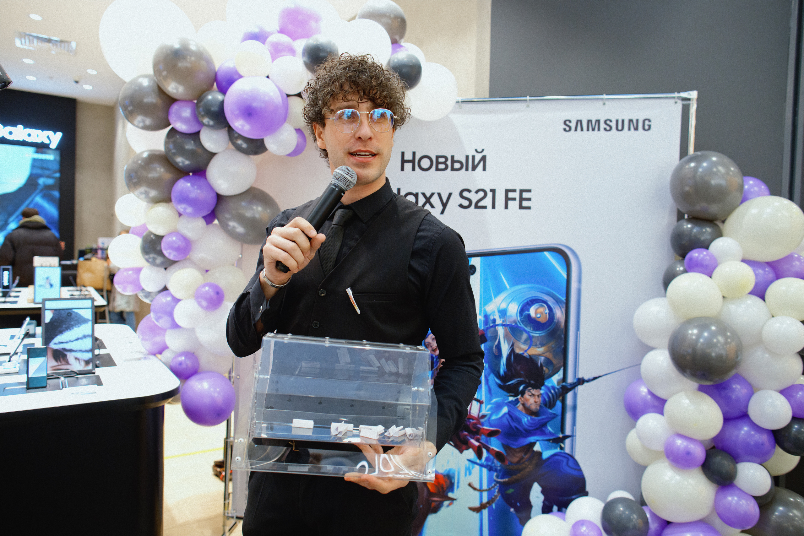 Galaxy S21 FE / ТРЦ Хорошо. Свадебный фотограф в Москве Никифоров-Гордеев Константин