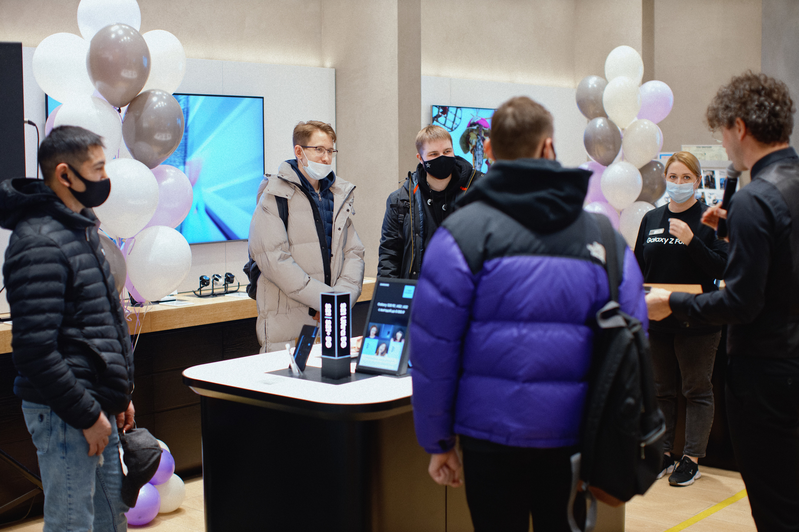 Galaxy S21 FE / ТРЦ Хорошо. Свадебный фотограф в Москве Никифоров-Гордеев Константин