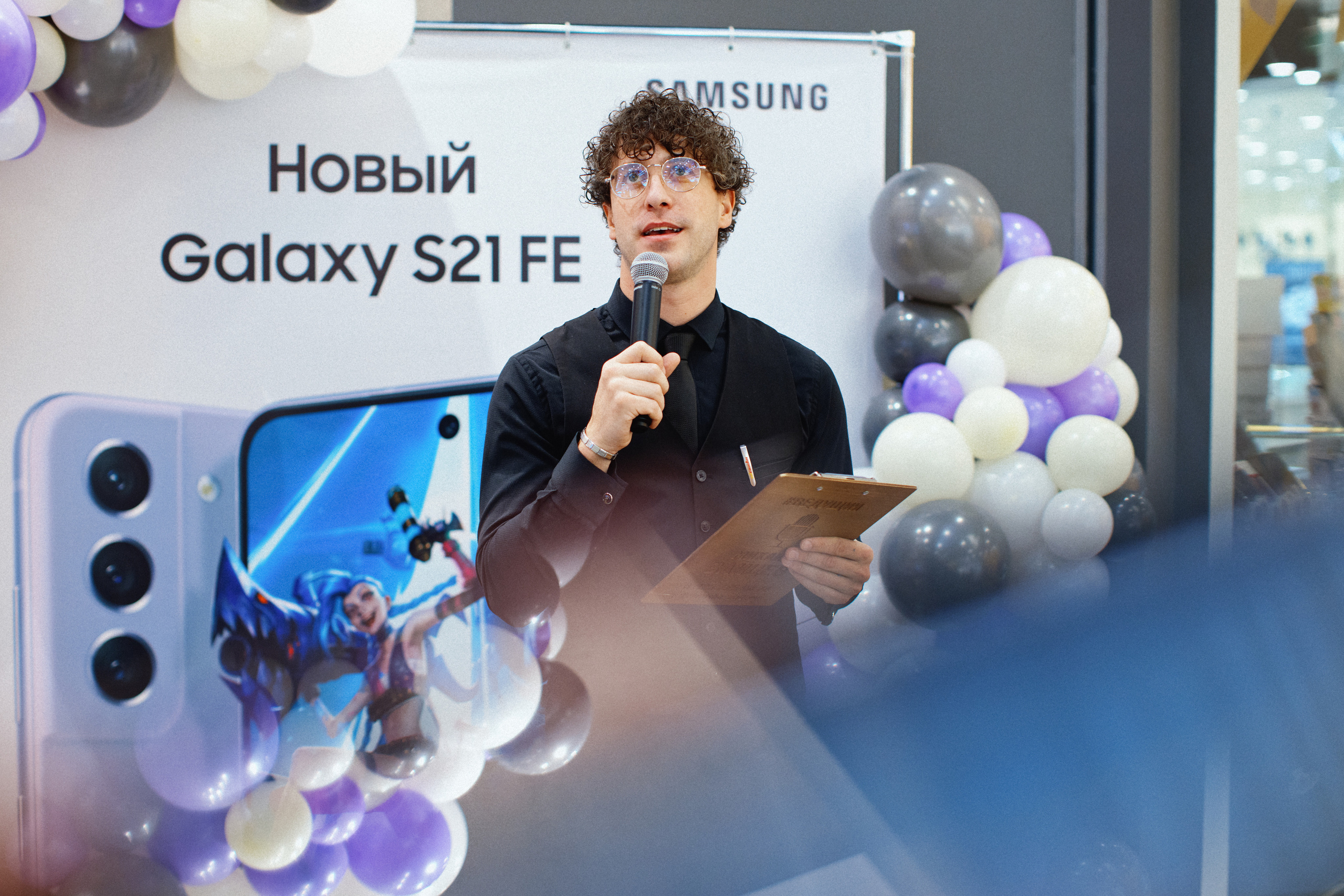 Galaxy S21 FE / ТРЦ Хорошо. Свадебный фотограф в Москве Никифоров-Гордеев Константин