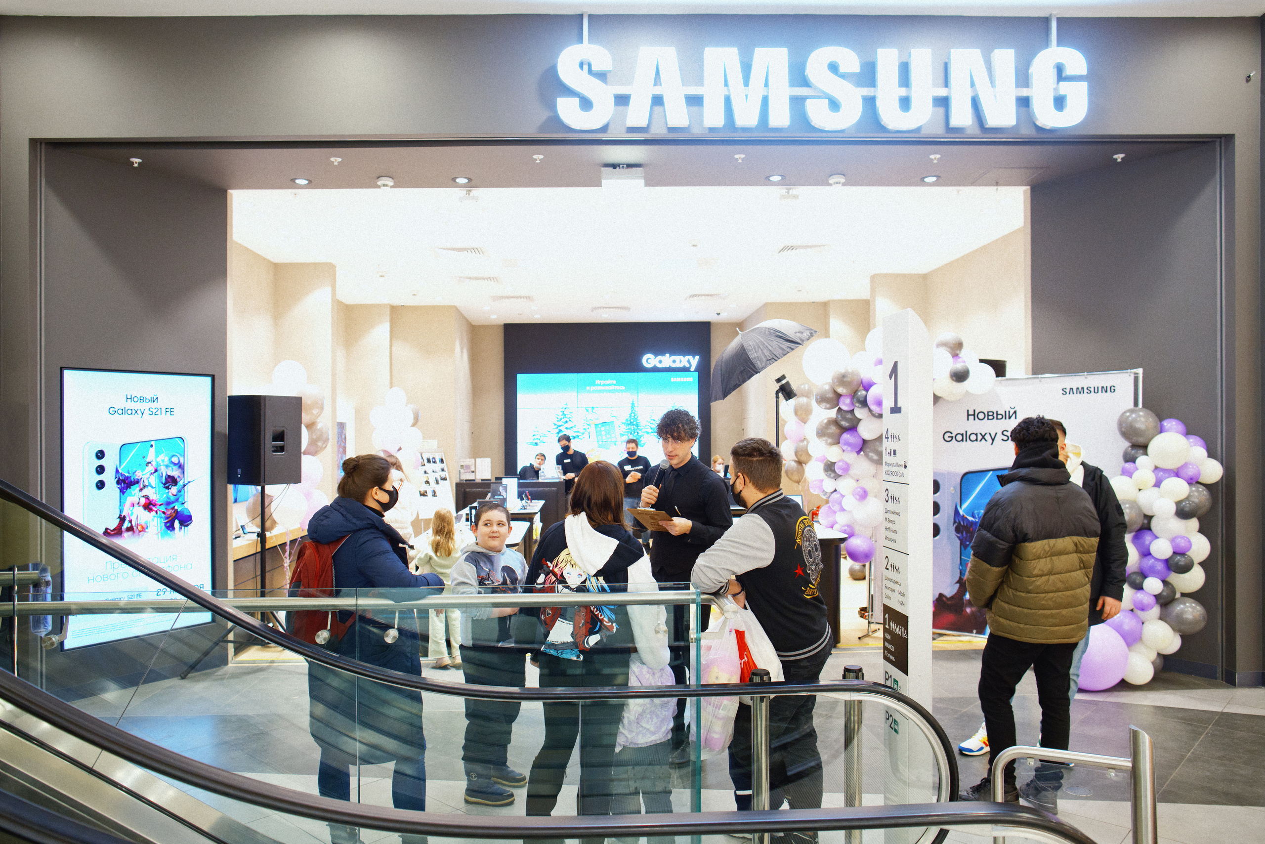 Galaxy S21 FE / ТРЦ Хорошо. Свадебный фотограф в Москве Никифоров-Гордеев Константин