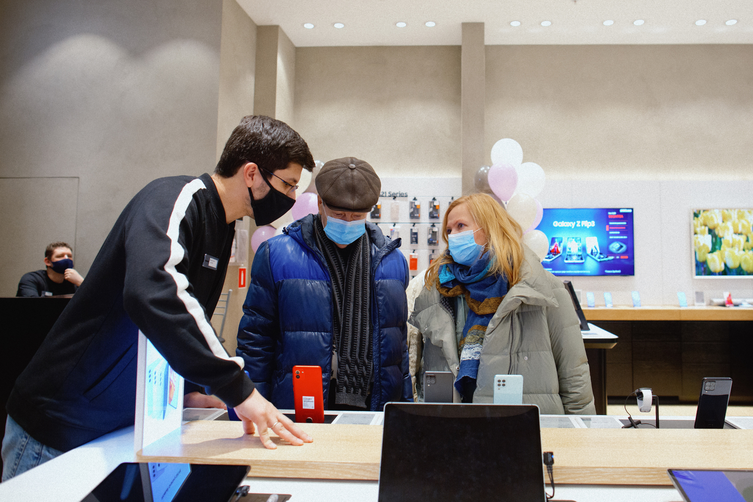 Galaxy S21 FE / ТРЦ Хорошо. Свадебный фотограф в Москве Никифоров-Гордеев Константин