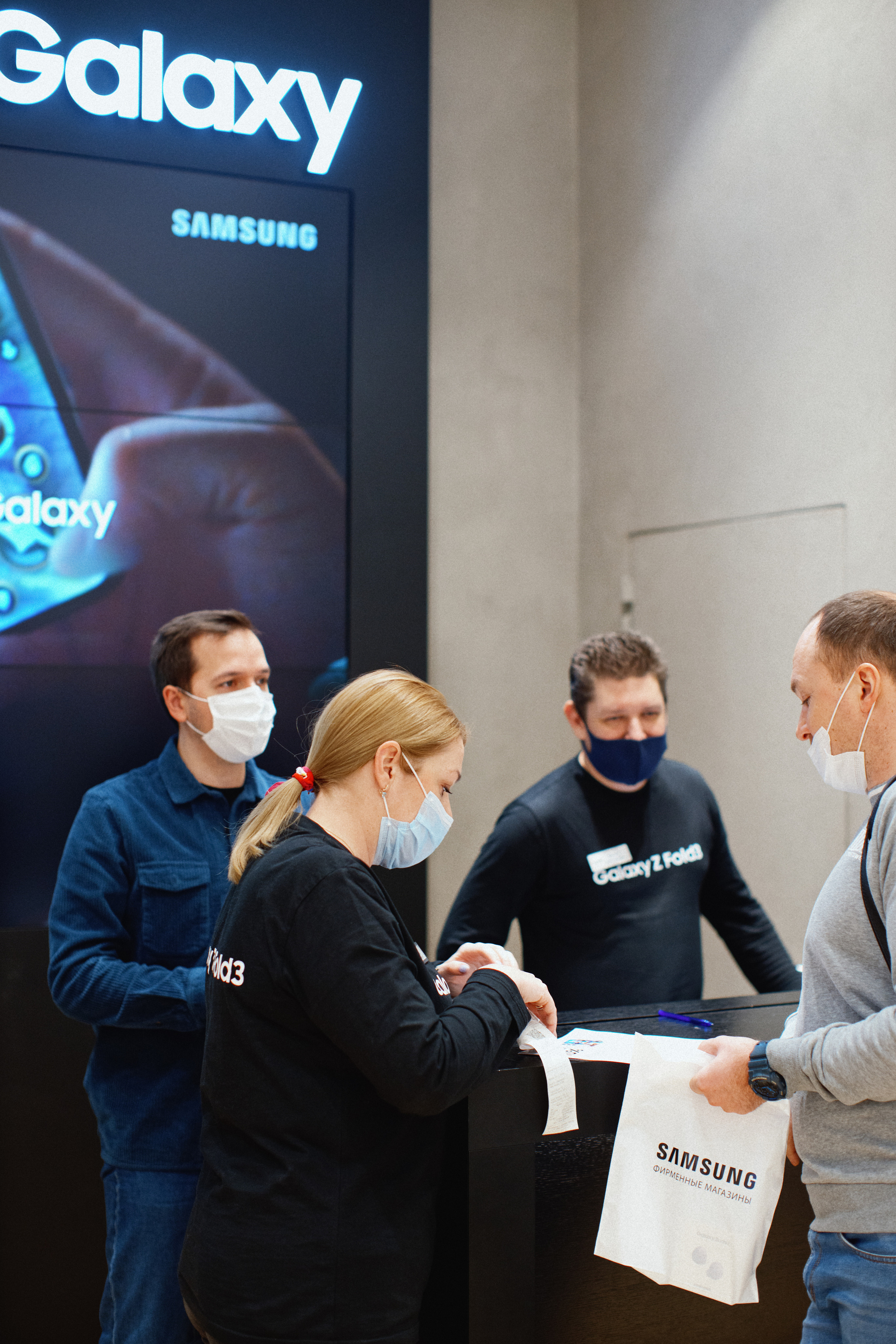 Galaxy S21 FE / ТРЦ Хорошо. Свадебный фотограф в Москве Никифоров-Гордеев Константин