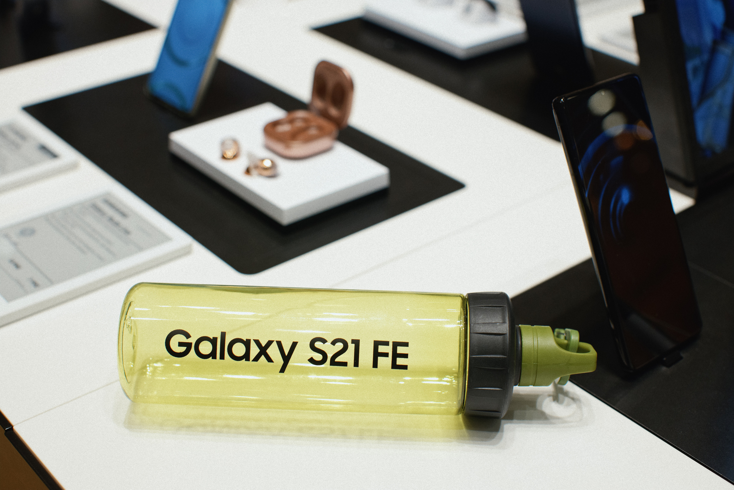 Galaxy S21 FE / ТРЦ Хорошо. Свадебный фотограф в Москве Никифоров-Гордеев Константин