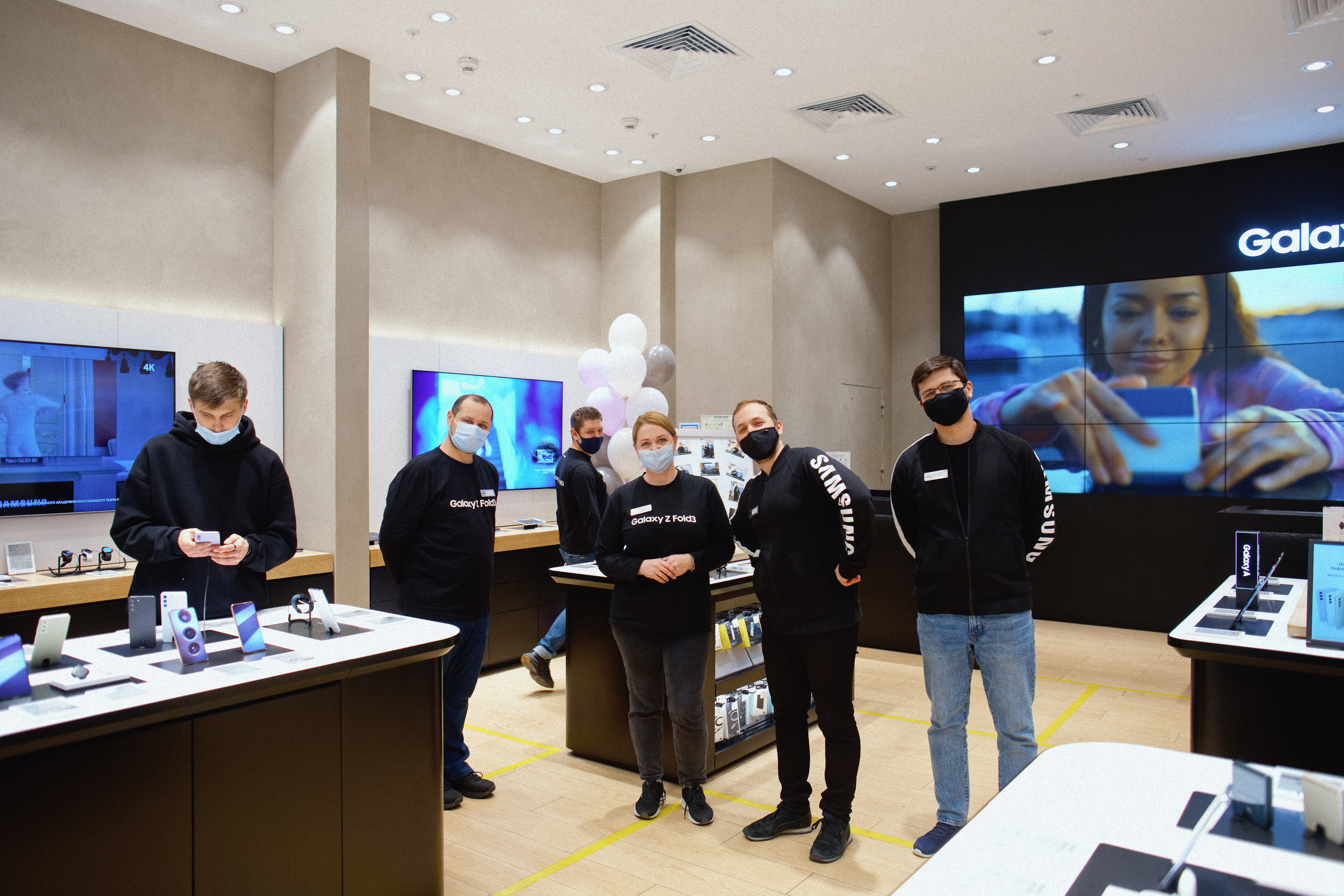 Galaxy S21 FE / ТРЦ Хорошо. Свадебный фотограф в Москве Никифоров-Гордеев Константин