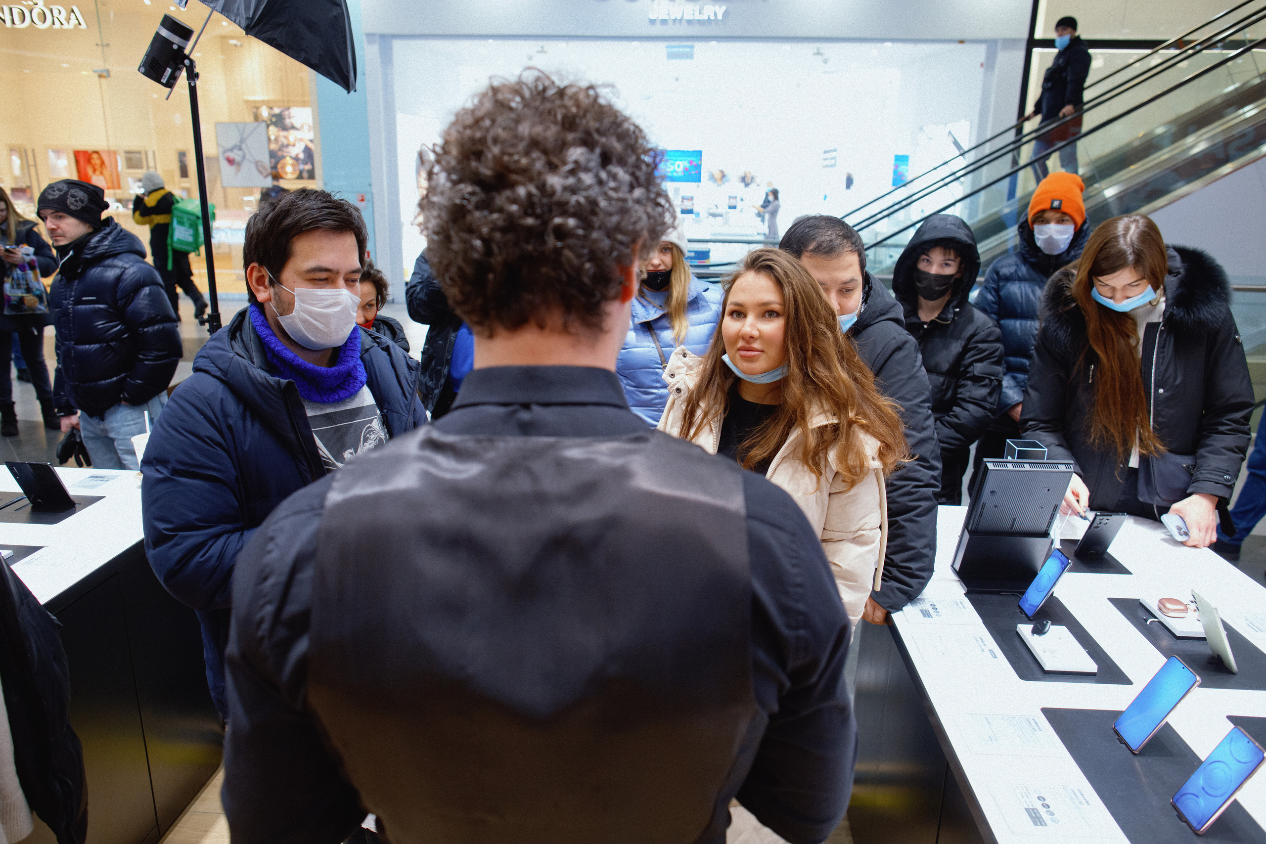 Galaxy S21 FE / ТРЦ Хорошо. Свадебный фотограф в Москве Никифоров-Гордеев Константин