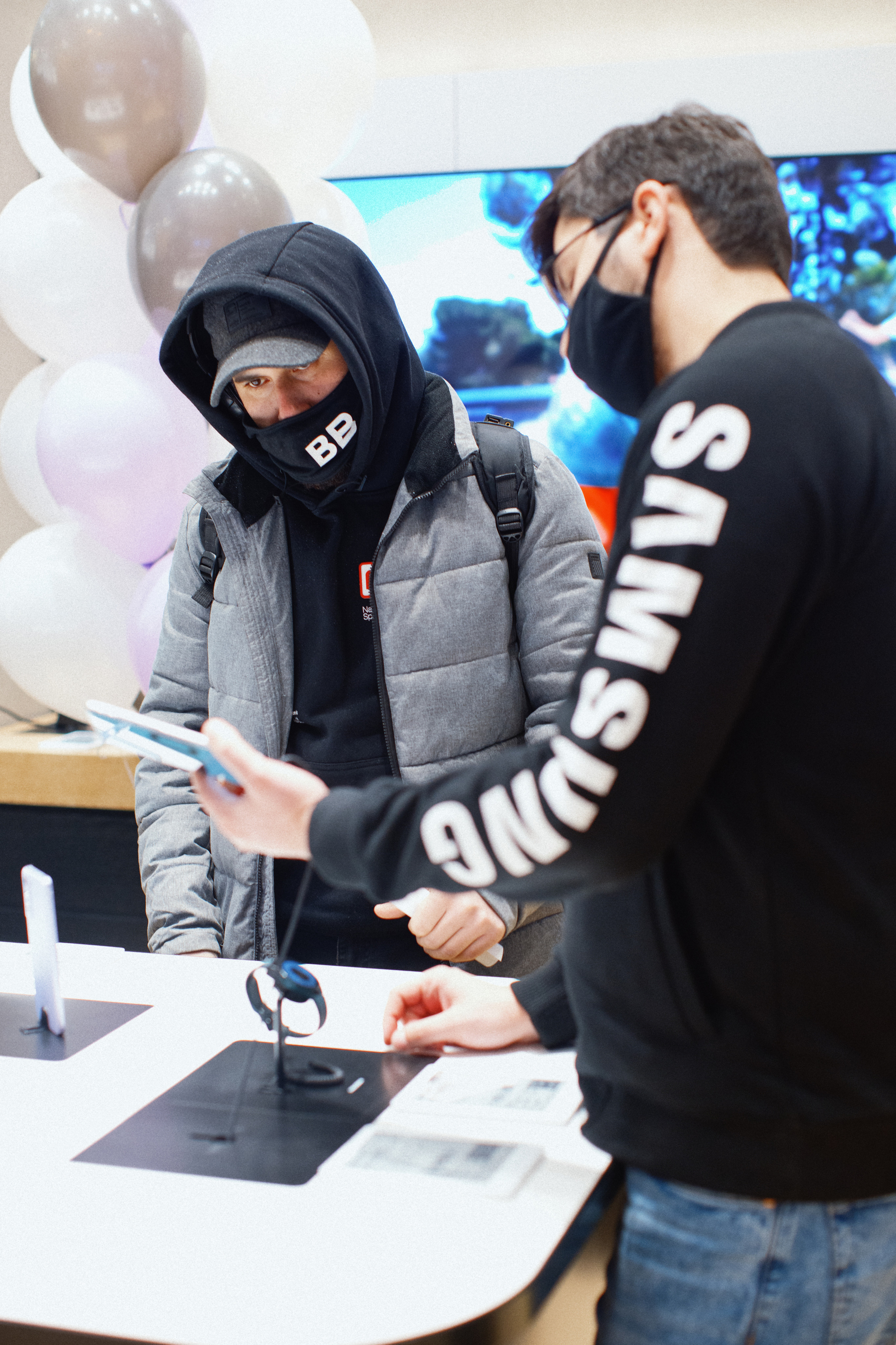 Galaxy S21 FE / ТРЦ Хорошо. Свадебный фотограф в Москве Никифоров-Гордеев Константин