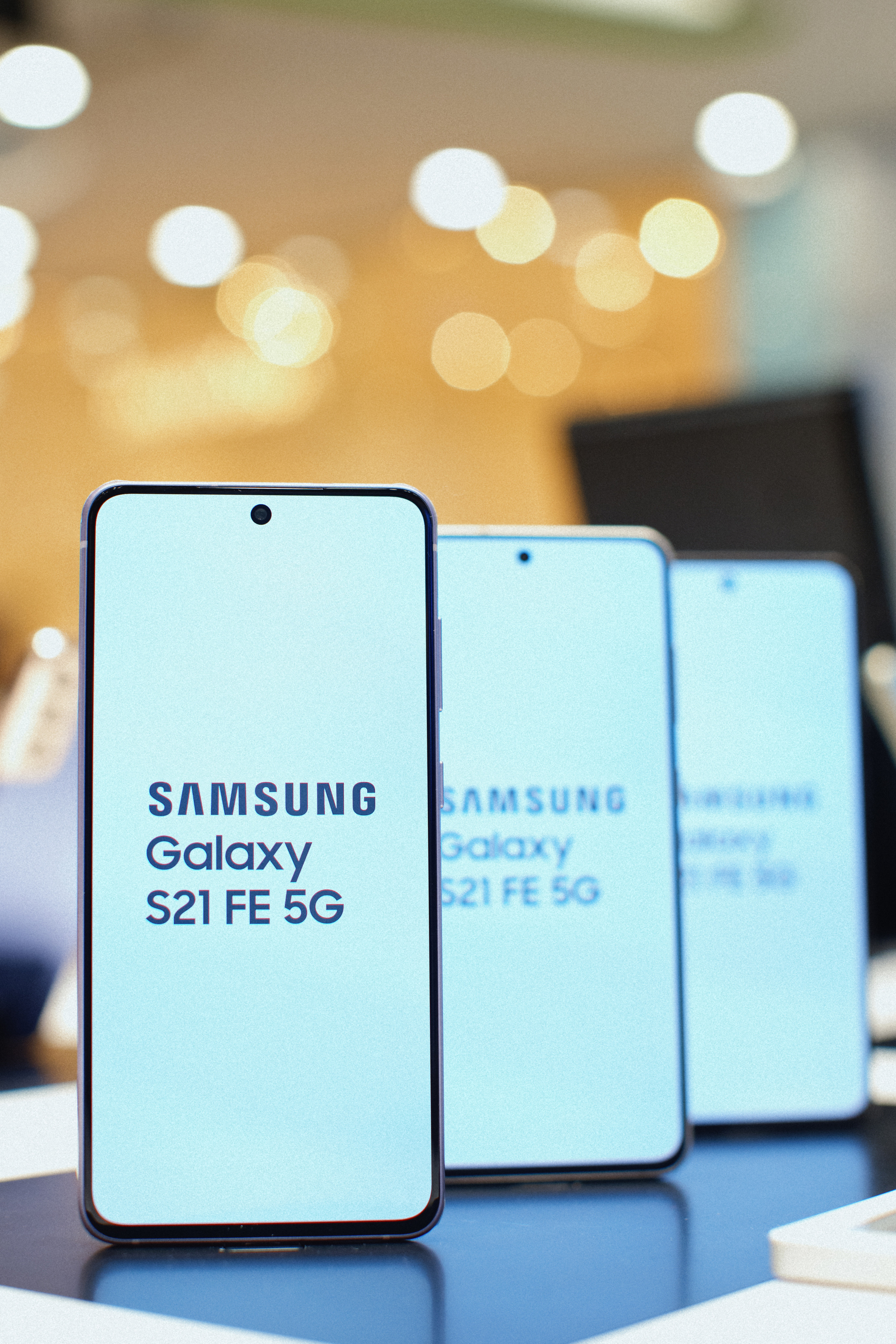 Galaxy S21 FE / ТРЦ Хорошо. Свадебный фотограф в Москве Никифоров-Гордеев Константин