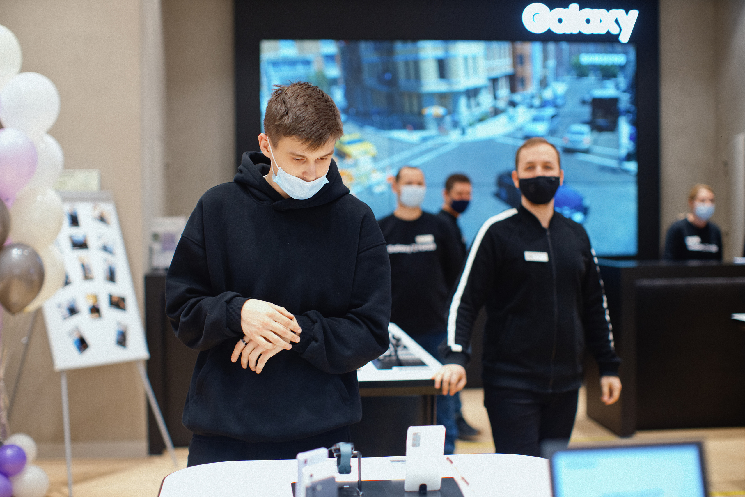 Galaxy S21 FE / ТРЦ Хорошо. Свадебный фотограф в Москве Никифоров-Гордеев Константин