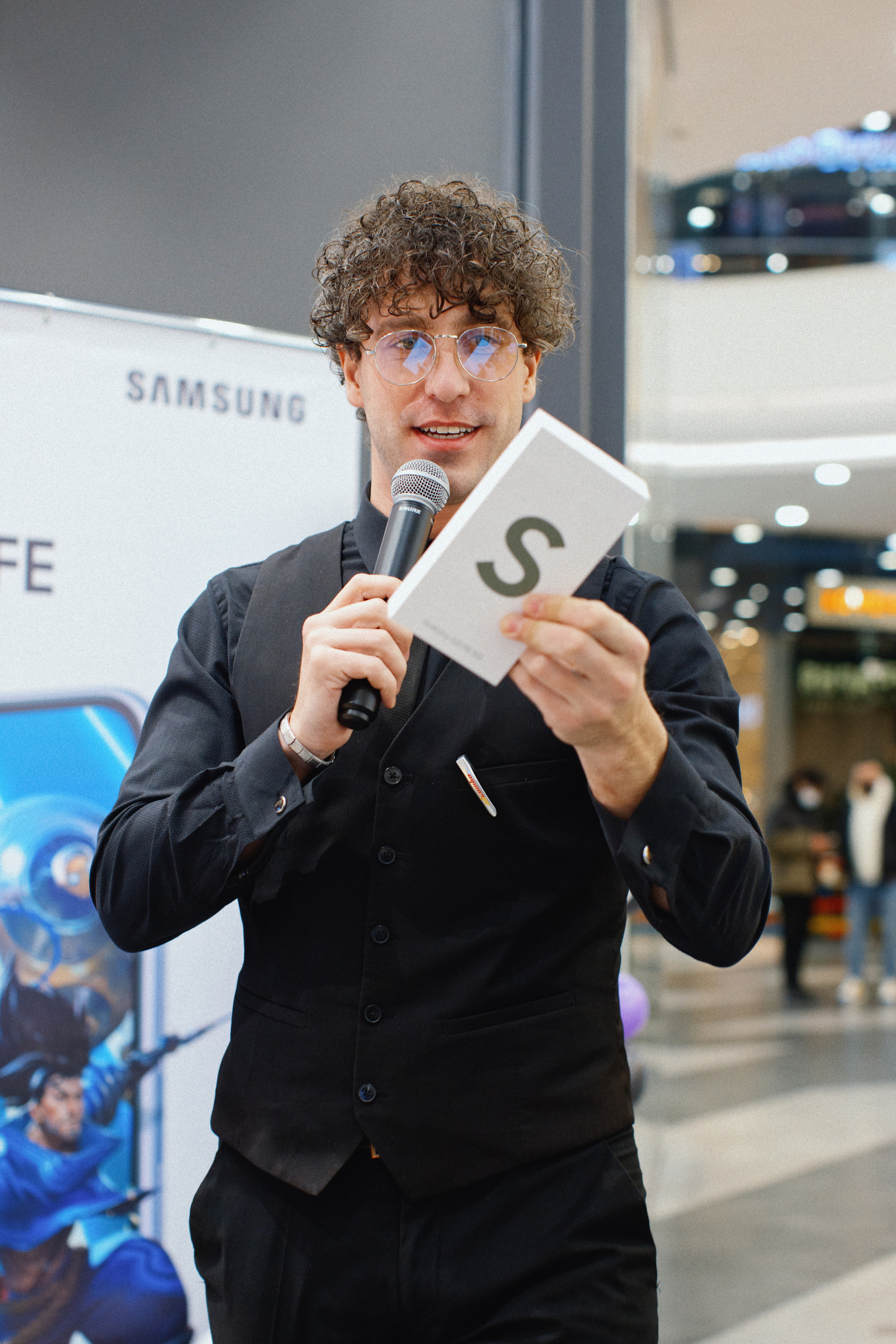 Galaxy S21 FE / ТРЦ Хорошо. Свадебный фотограф в Москве Никифоров-Гордеев Константин