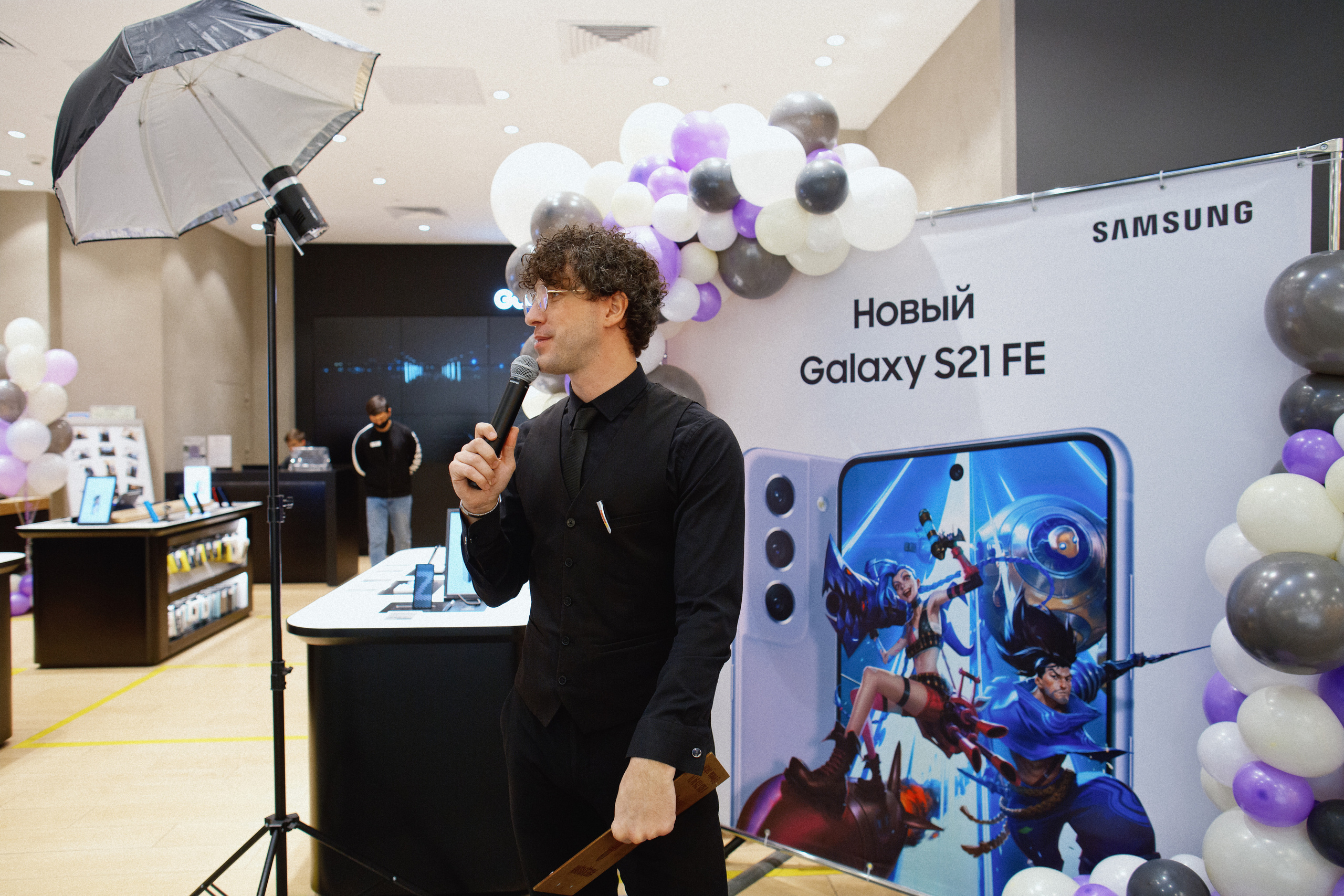 Galaxy S21 FE / ТРЦ Хорошо. Свадебный фотограф в Москве Никифоров-Гордеев Константин