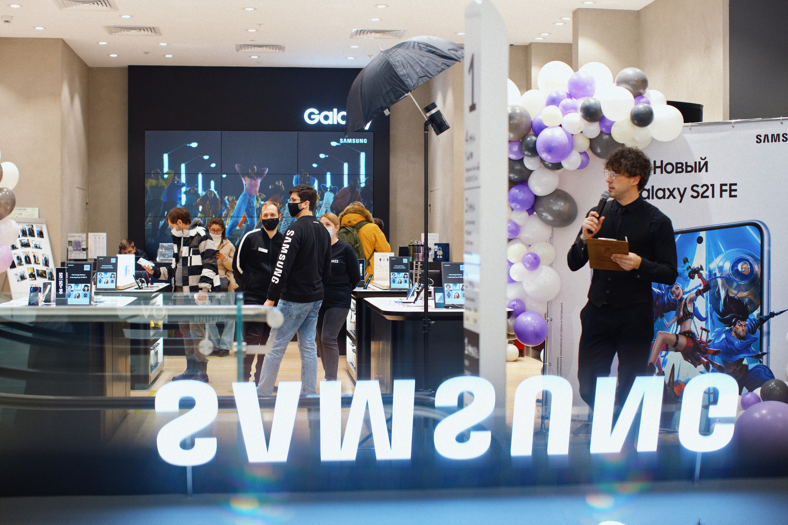 Galaxy S21 FE / ТРЦ Хорошо. Свадебный фотограф в Москве Никифоров-Гордеев Константин