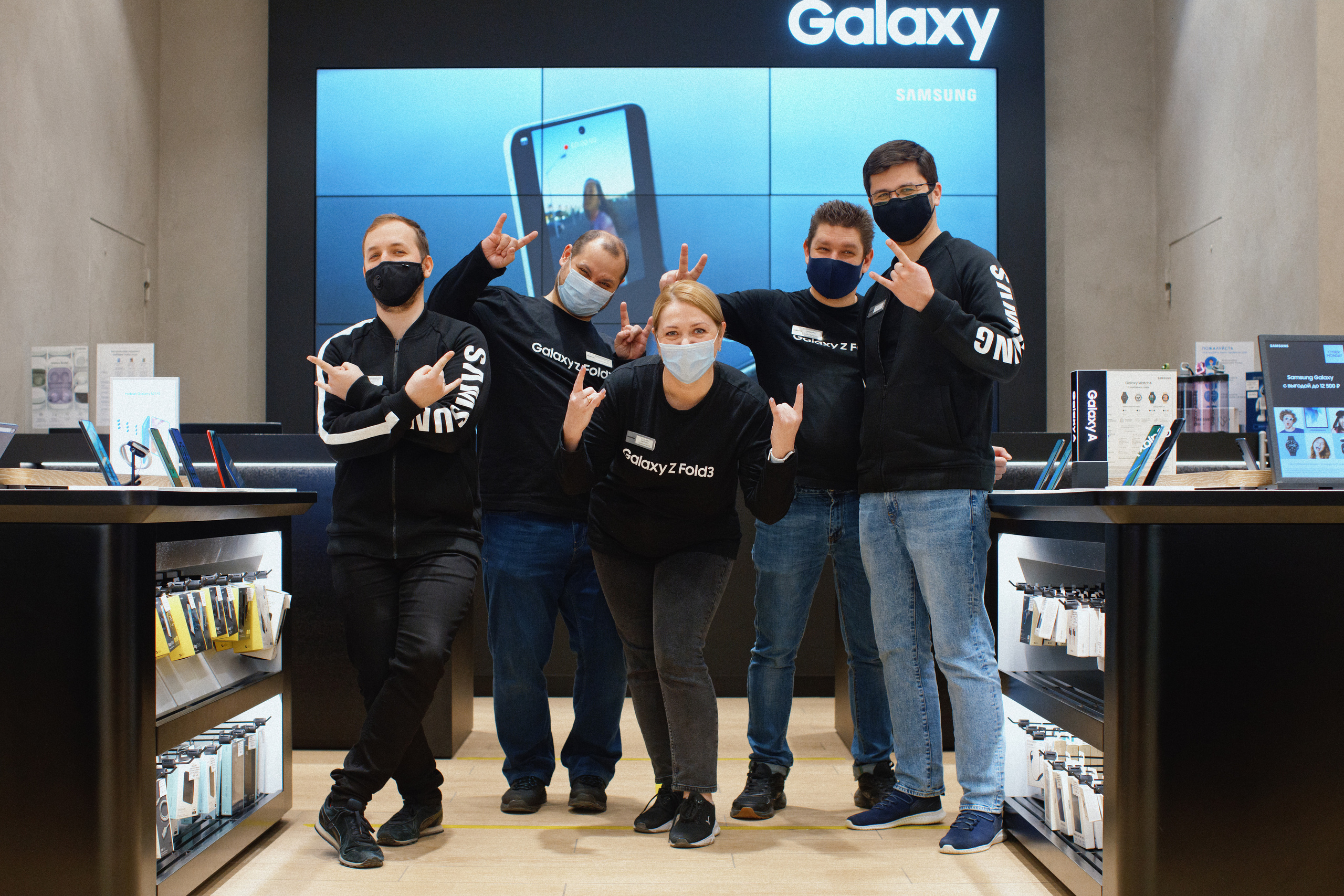 Galaxy S21 FE / ТРЦ Хорошо. Свадебный фотограф в Москве Никифоров-Гордеев Константин