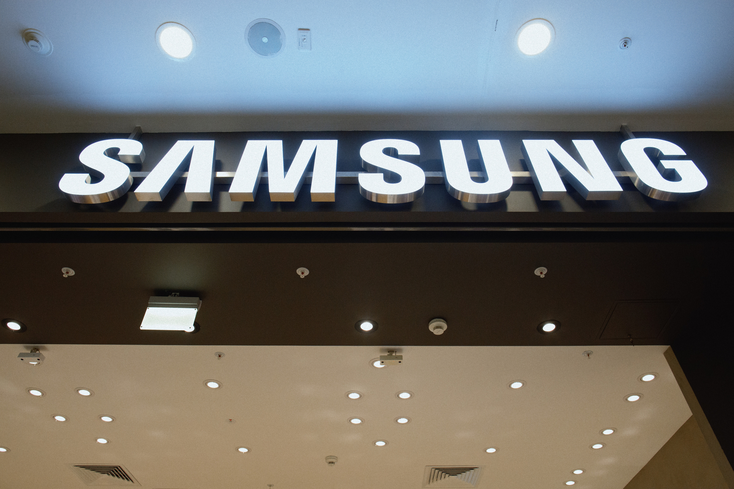 Galaxy S21 FE / ТРЦ Хорошо. Свадебный фотограф в Москве Никифоров-Гордеев Константин