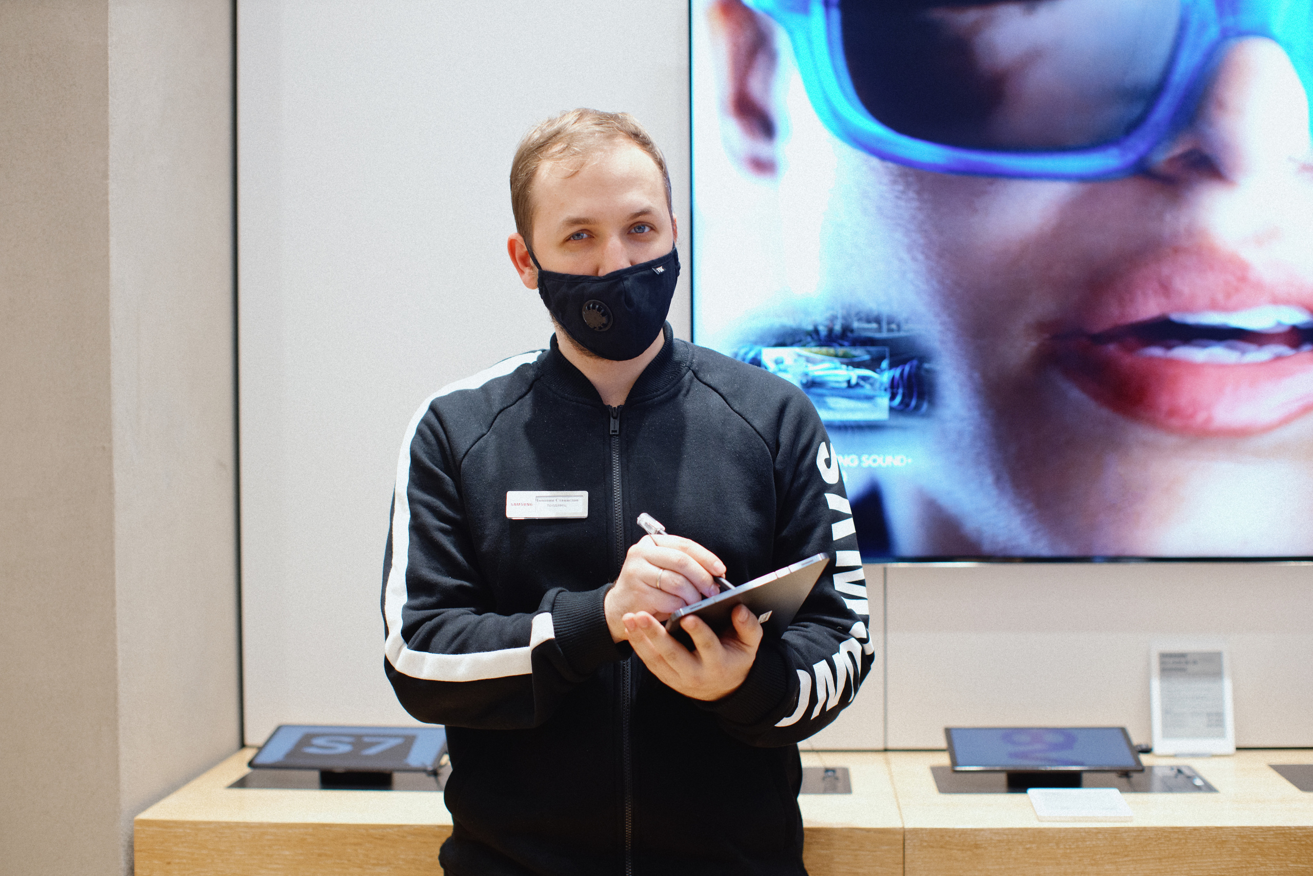 Galaxy S21 FE / ТРЦ Хорошо. Свадебный фотограф в Москве Никифоров-Гордеев Константин