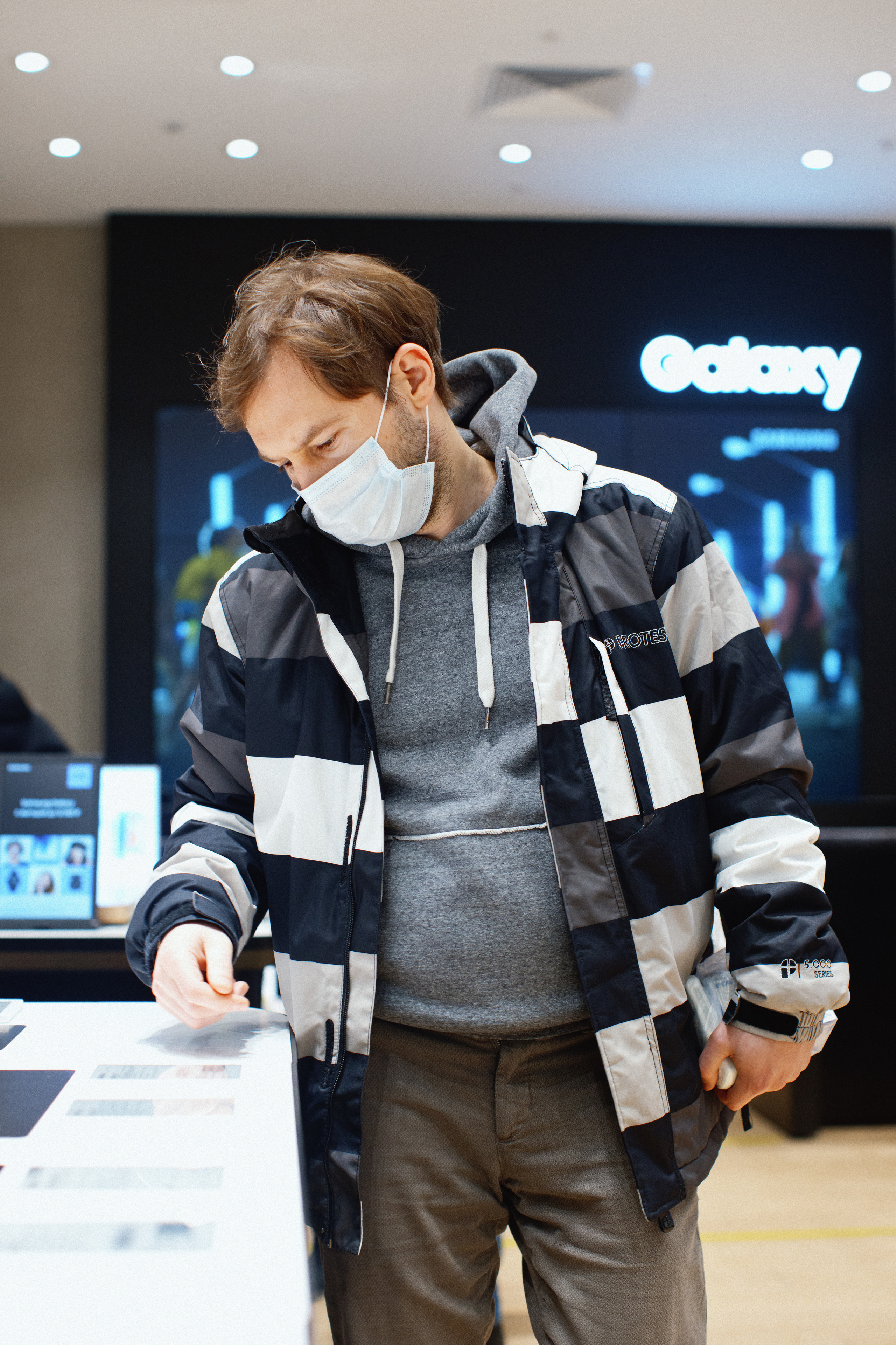 Galaxy S21 FE / ТРЦ Хорошо. Свадебный фотограф в Москве Никифоров-Гордеев Константин