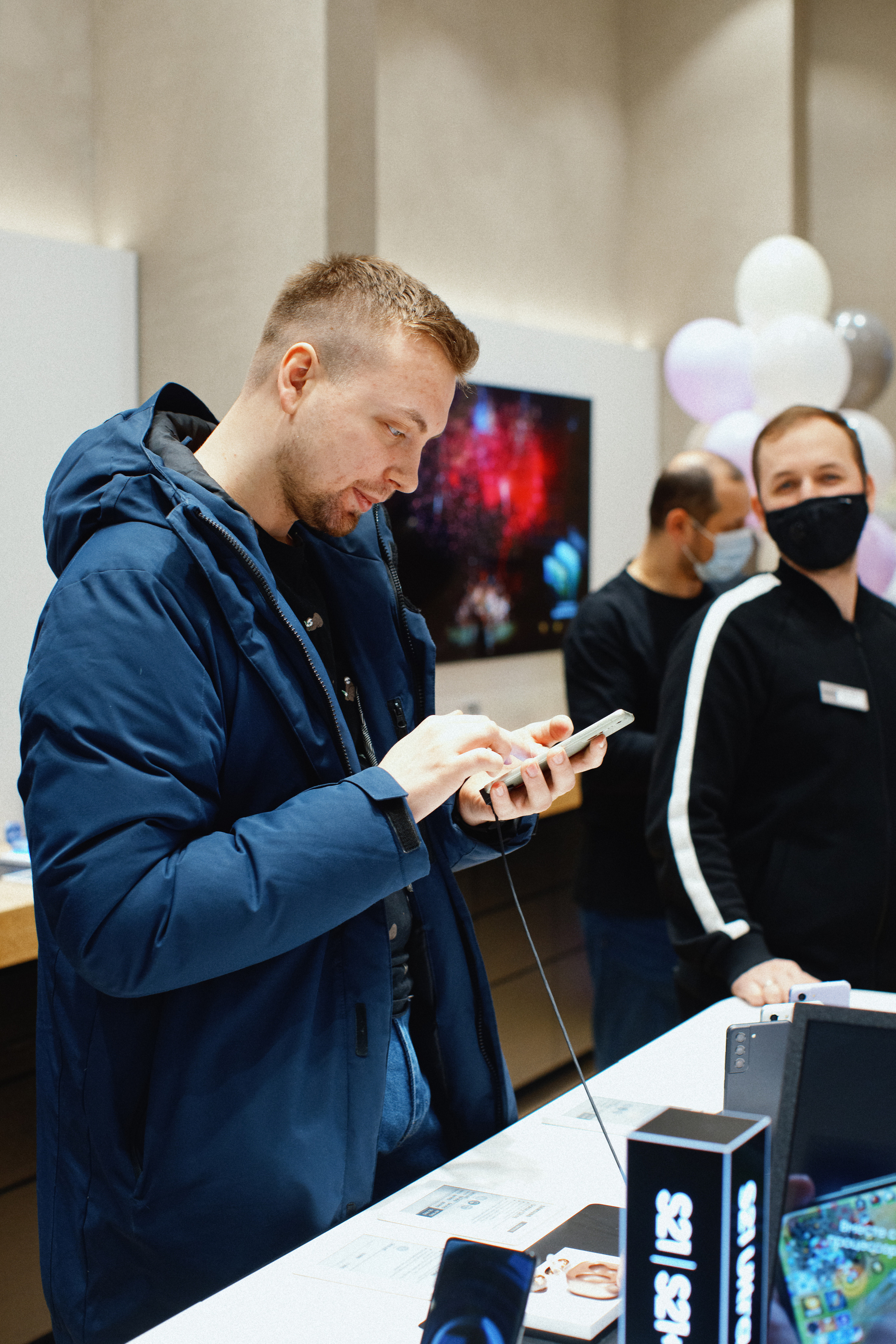 Galaxy S21 FE / ТРЦ Хорошо. Свадебный фотограф в Москве Никифоров-Гордеев Константин