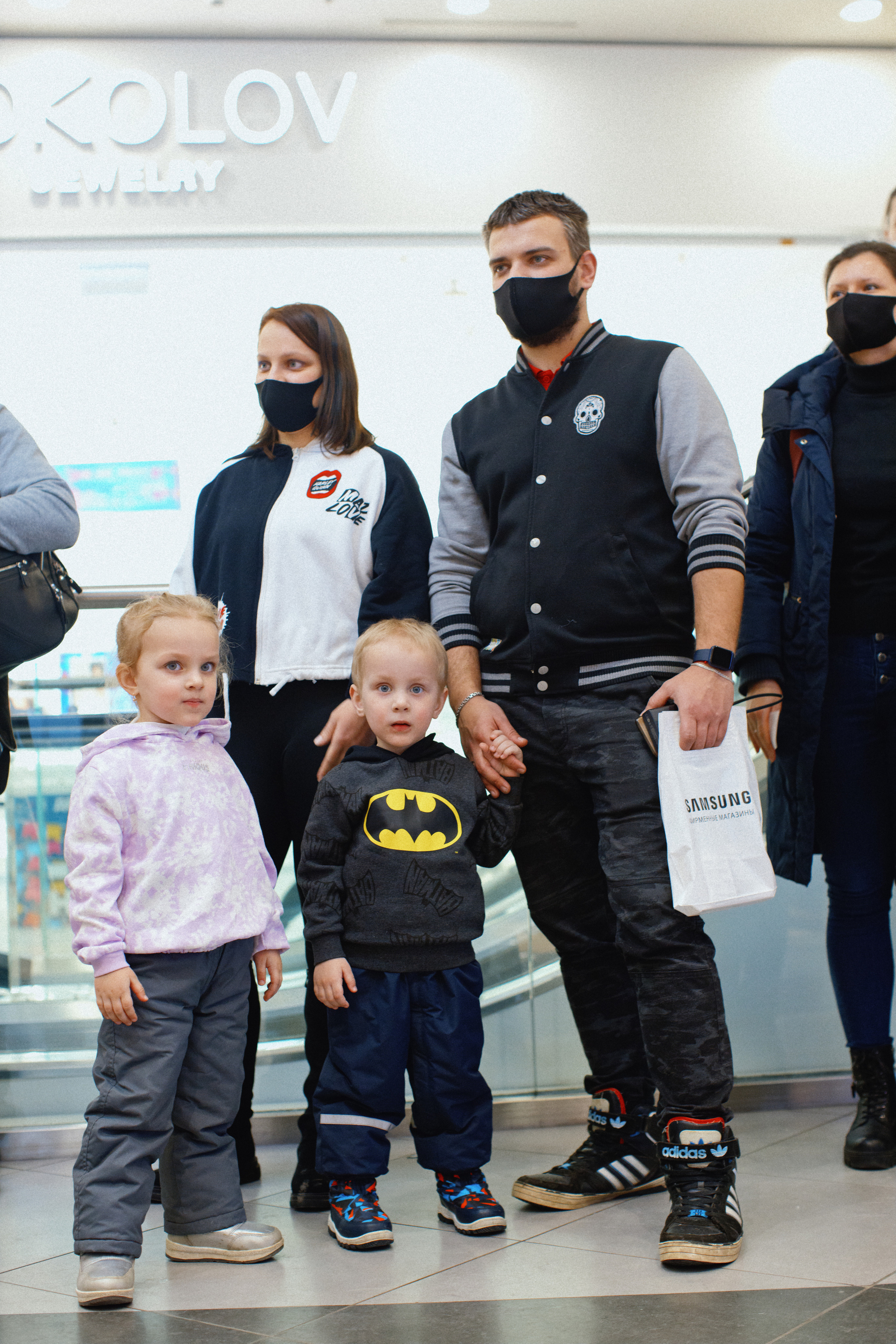 Galaxy S21 FE / ТРЦ Хорошо. Свадебный фотограф в Москве Никифоров-Гордеев Константин