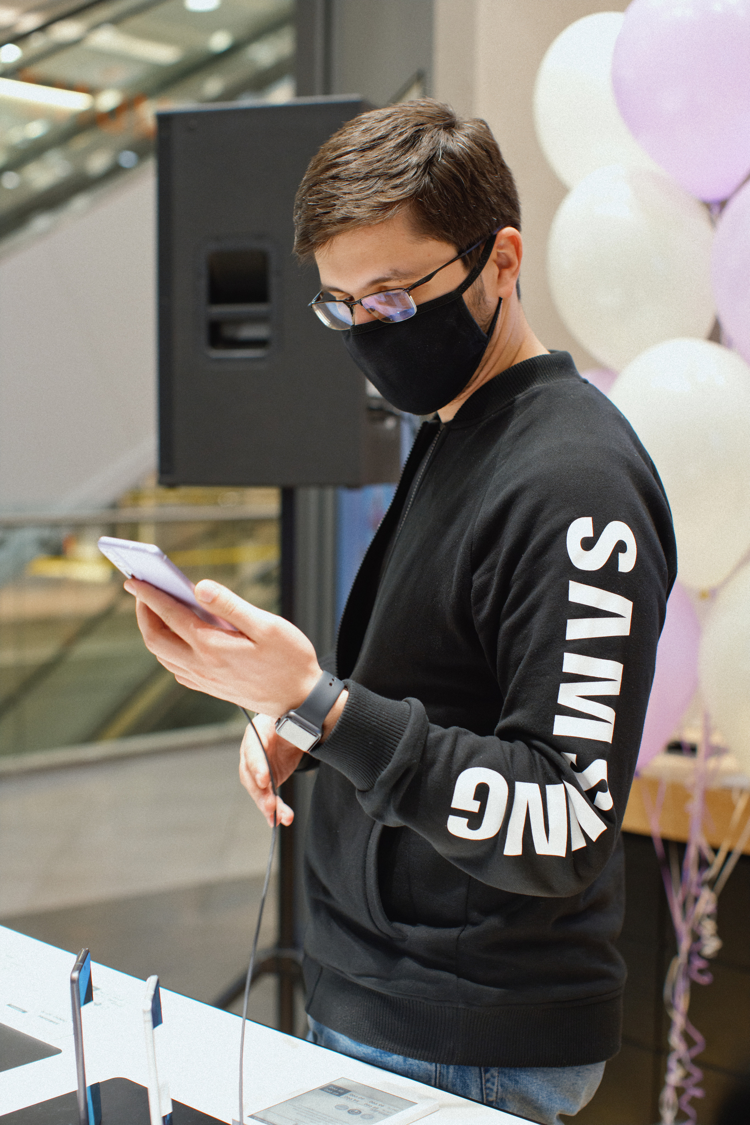 Galaxy S21 FE / ТРЦ Хорошо. Свадебный фотограф в Москве Никифоров-Гордеев Константин