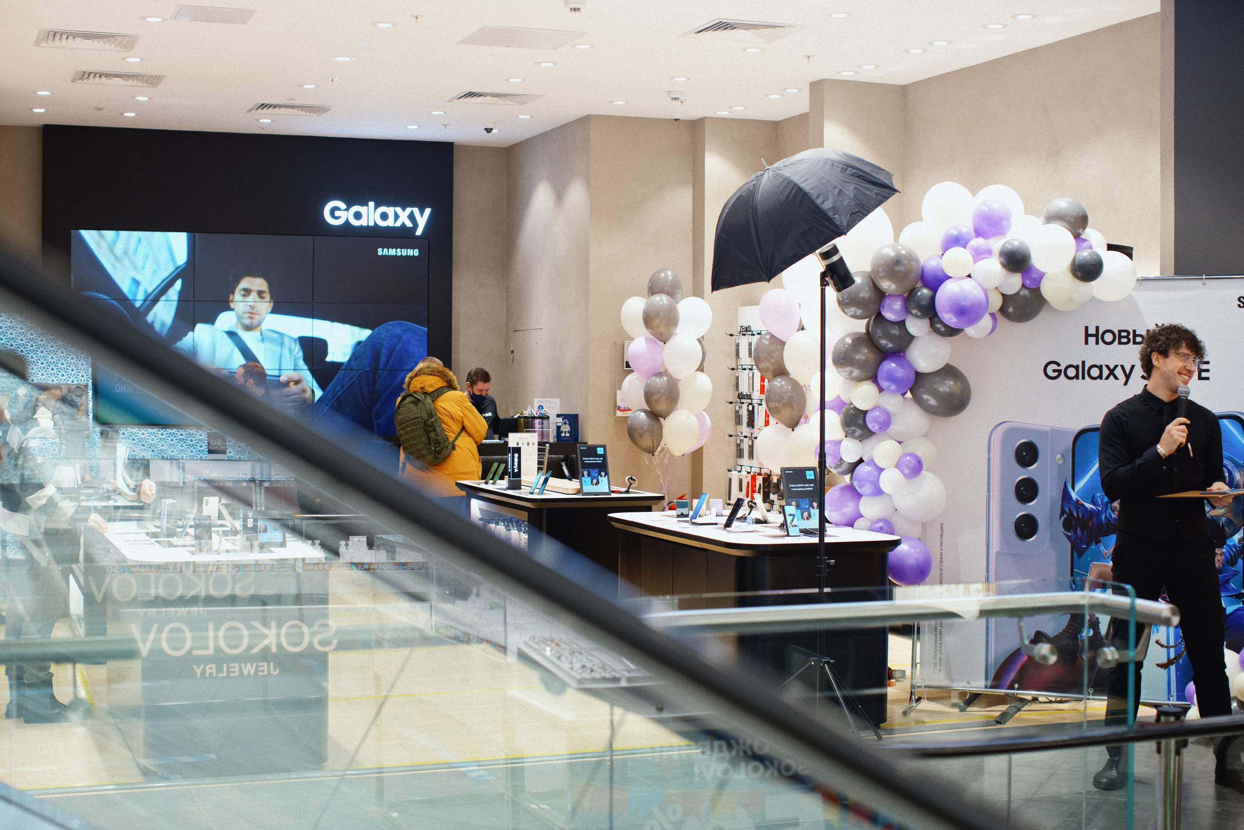 Galaxy S21 FE / ТРЦ Хорошо. Свадебный фотограф в Москве Никифоров-Гордеев Константин