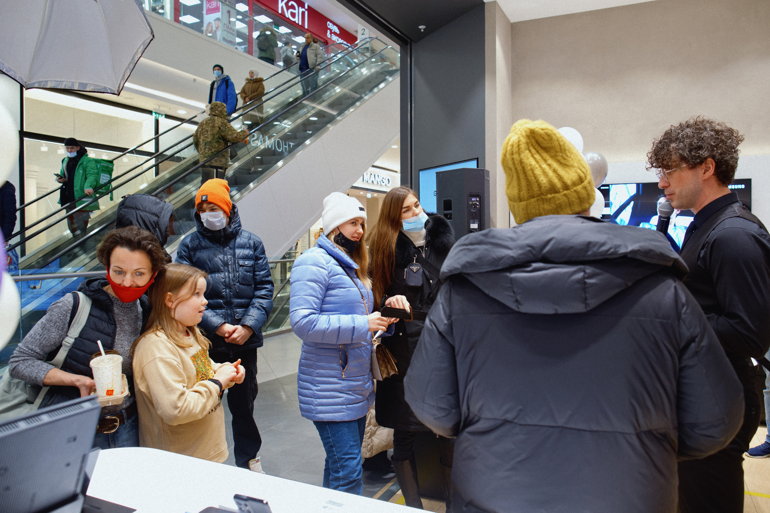 Galaxy S21 FE / ТРЦ Хорошо. Свадебный фотограф в Москве Никифоров-Гордеев Константин