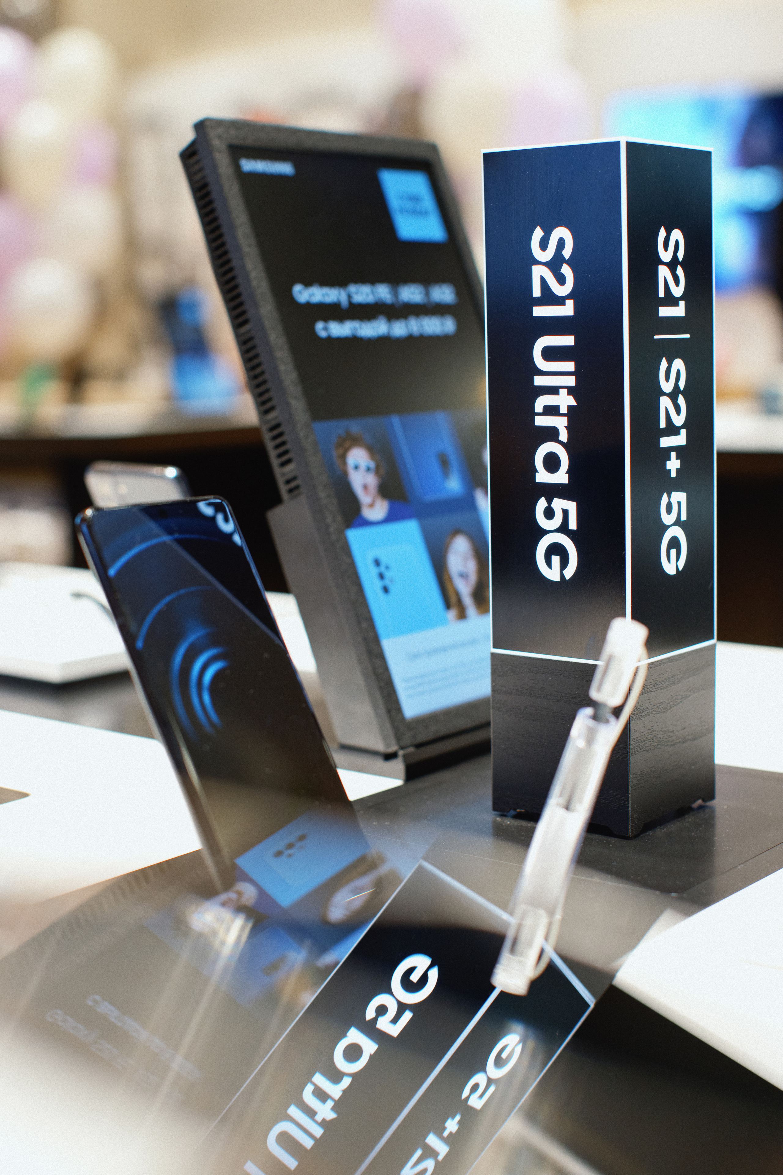 Galaxy S21 FE / ТРЦ Хорошо. Свадебный фотограф в Москве Никифоров-Гордеев Константин