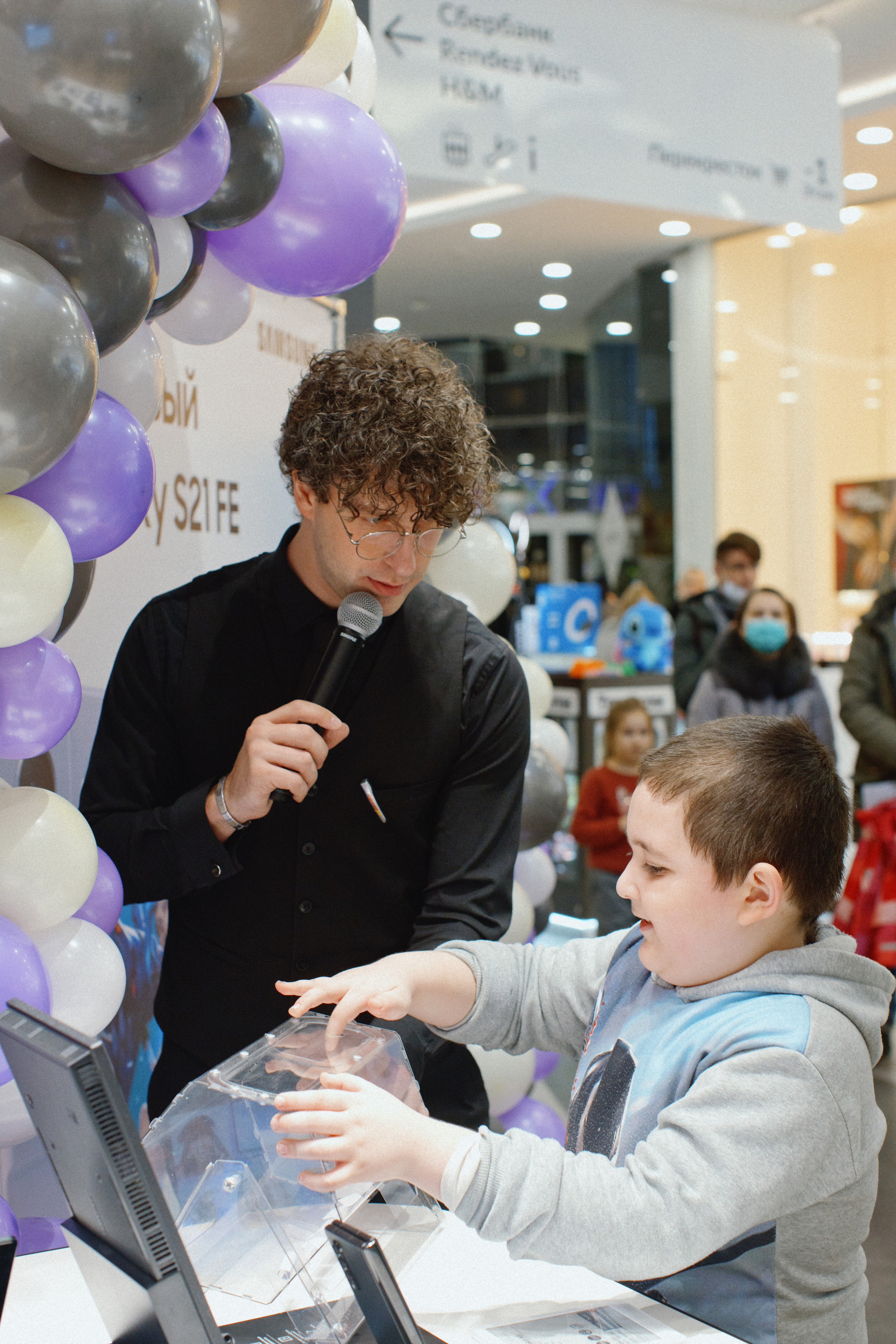 Galaxy S21 FE / ТРЦ Хорошо. Свадебный фотограф в Москве Никифоров-Гордеев Константин