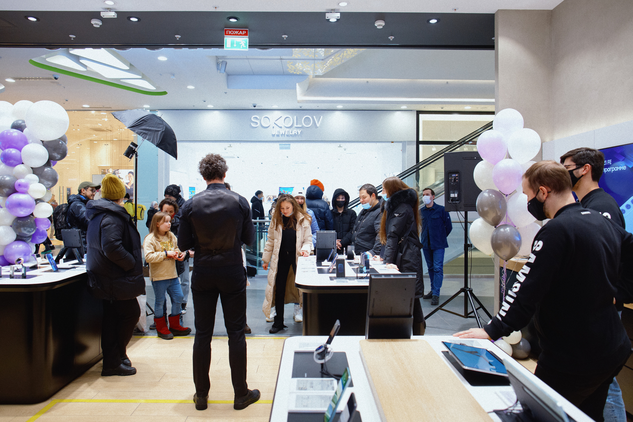 Galaxy S21 FE / ТРЦ Хорошо. Свадебный фотограф в Москве Никифоров-Гордеев Константин