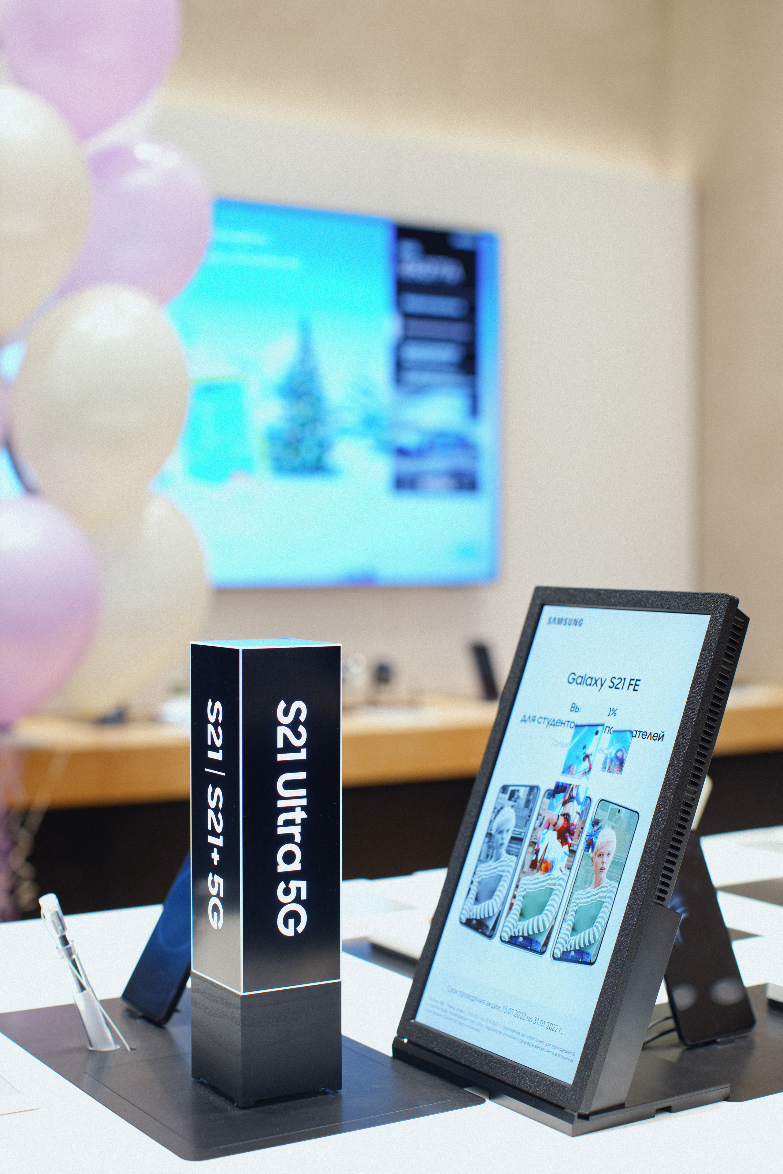 Galaxy S21 FE / ТРЦ Хорошо. Свадебный фотограф в Москве Никифоров-Гордеев Константин