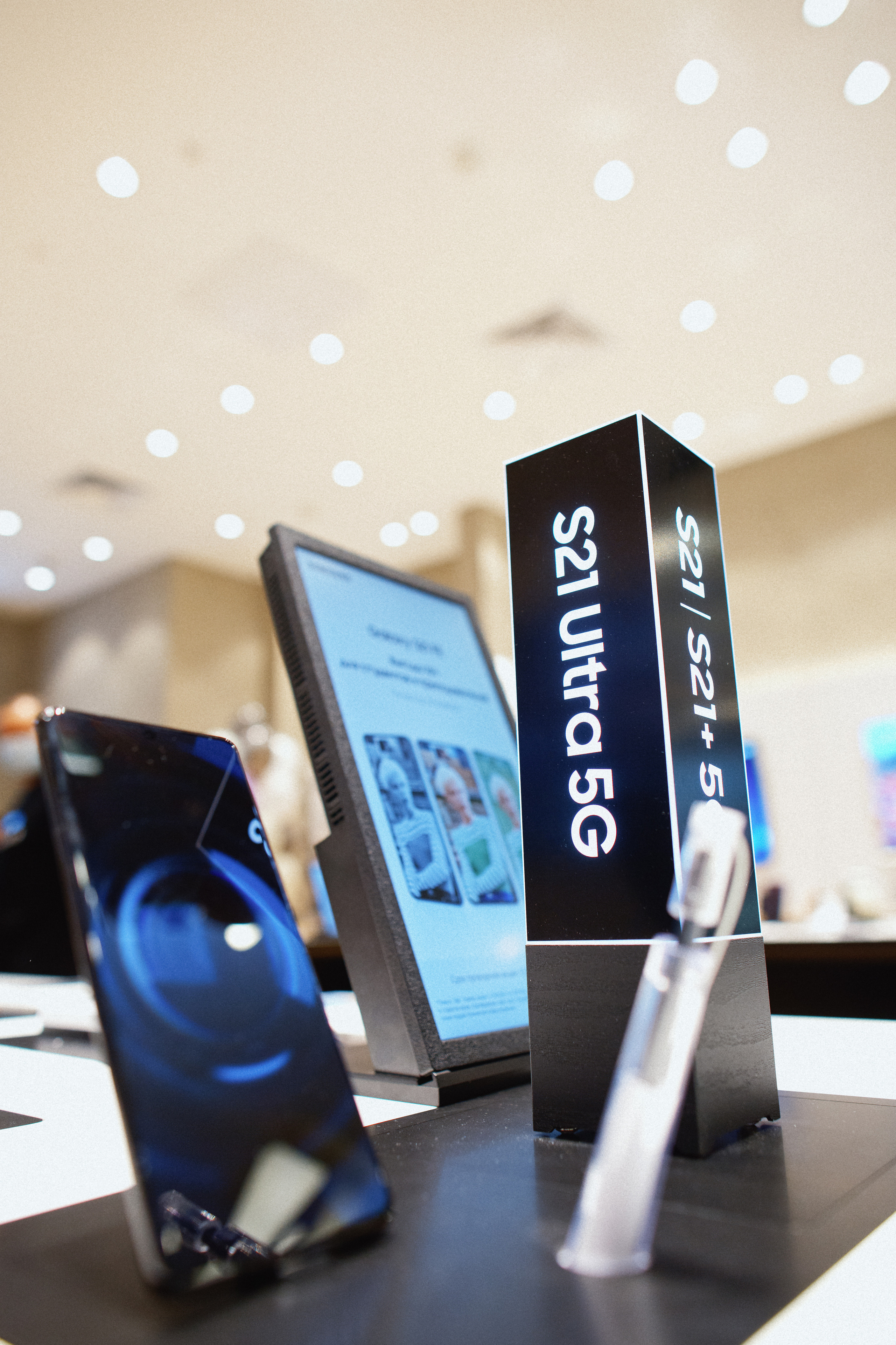 Galaxy S21 FE / ТРЦ Хорошо. Свадебный фотограф в Москве Никифоров-Гордеев Константин