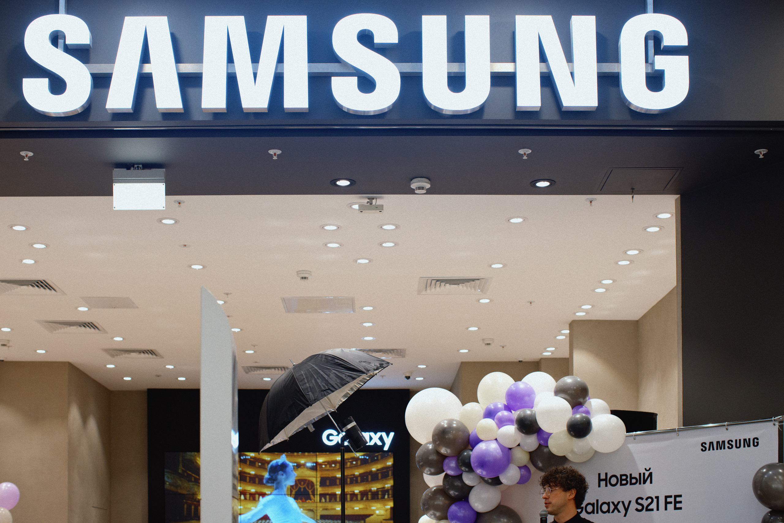 Galaxy S21 FE / ТРЦ Хорошо. Свадебный фотограф в Москве Никифоров-Гордеев Константин