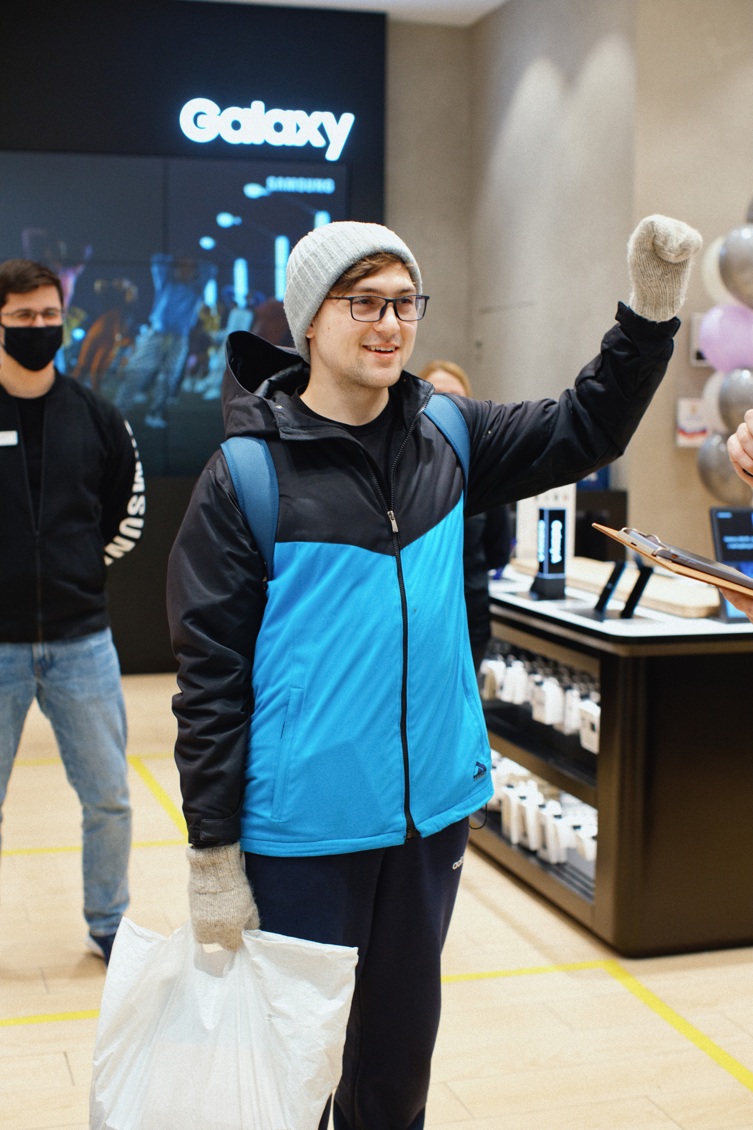 Galaxy S21 FE / ТРЦ Хорошо. Свадебный фотограф в Москве Никифоров-Гордеев Константин