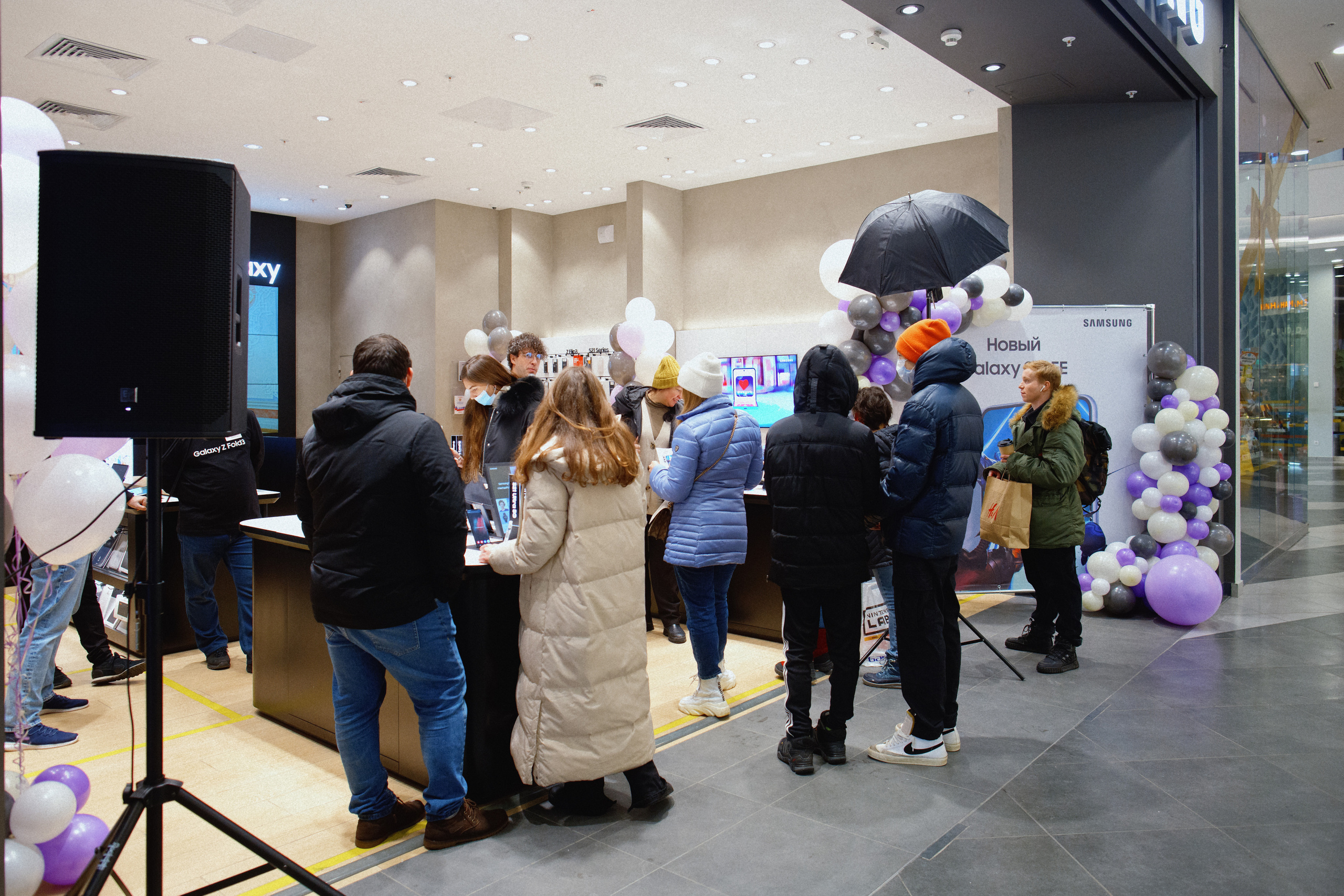 Galaxy S21 FE / ТРЦ Хорошо. Свадебный фотограф в Москве Никифоров-Гордеев Константин