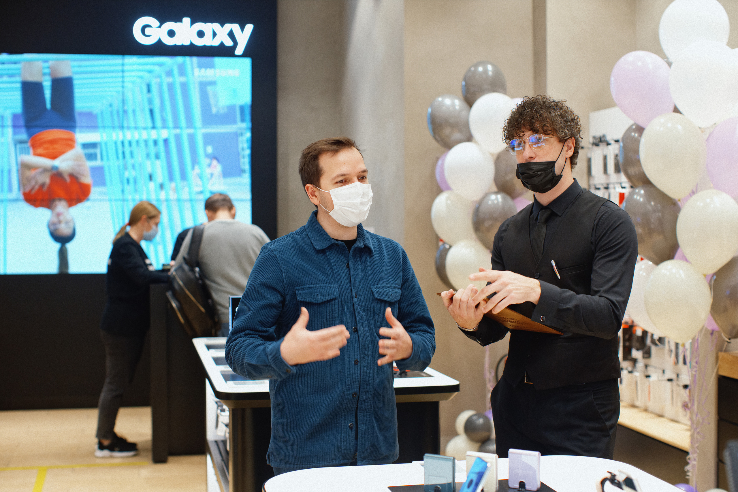 Galaxy S21 FE / ТРЦ Хорошо. Свадебный фотограф в Москве Никифоров-Гордеев Константин