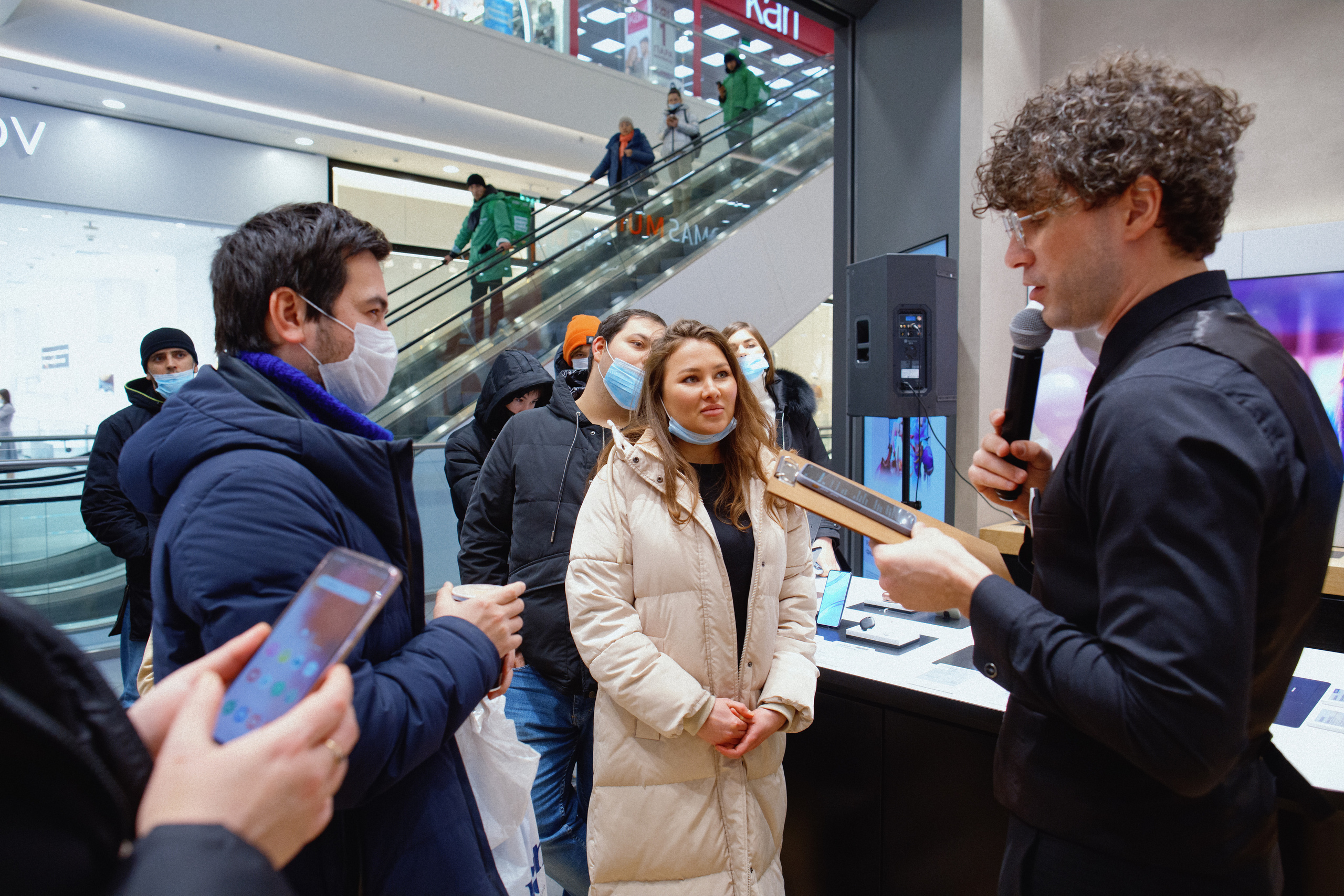 Galaxy S21 FE / ТРЦ Хорошо. Свадебный фотограф в Москве Никифоров-Гордеев Константин