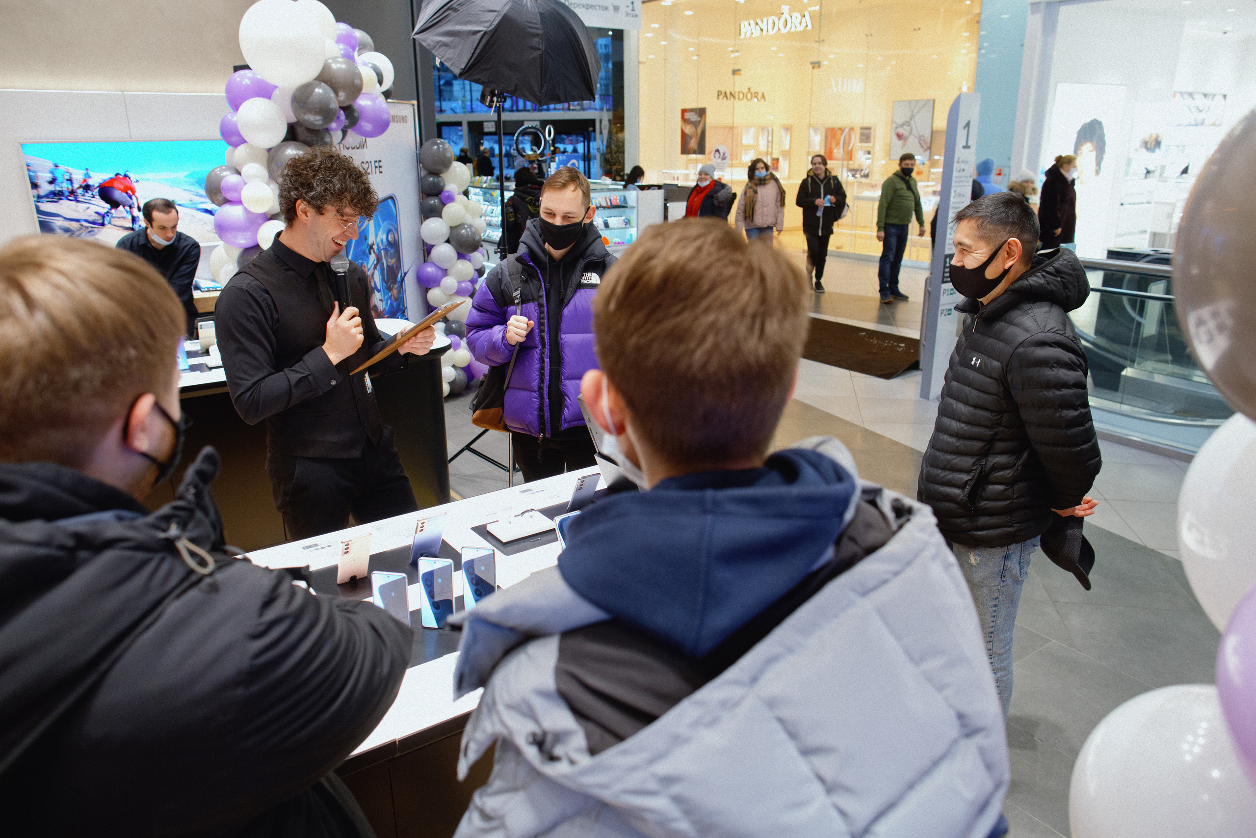 Galaxy S21 FE / ТРЦ Хорошо. Свадебный фотограф в Москве Никифоров-Гордеев Константин