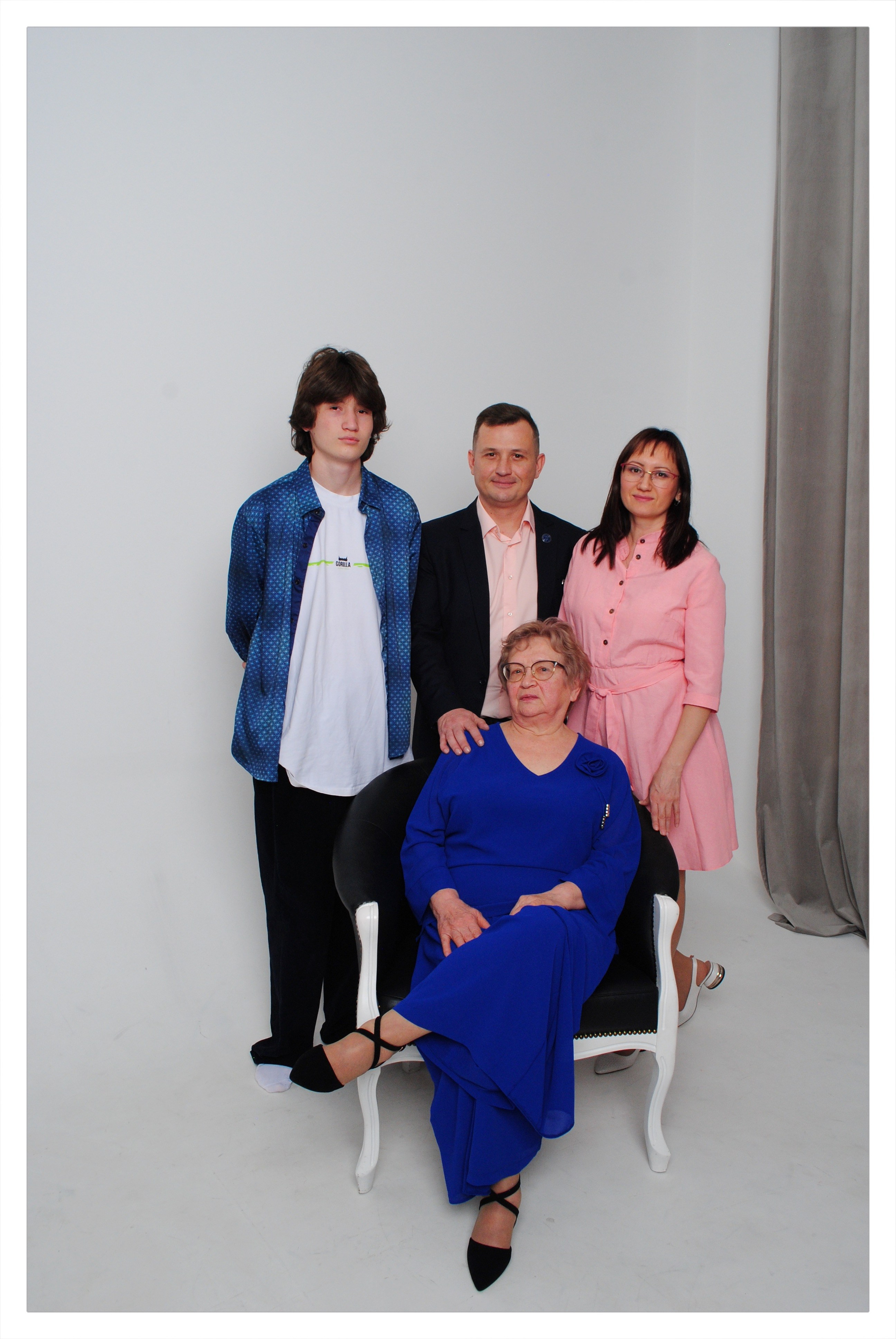 Лилия и семья. Фотограф Мария Мусаелян