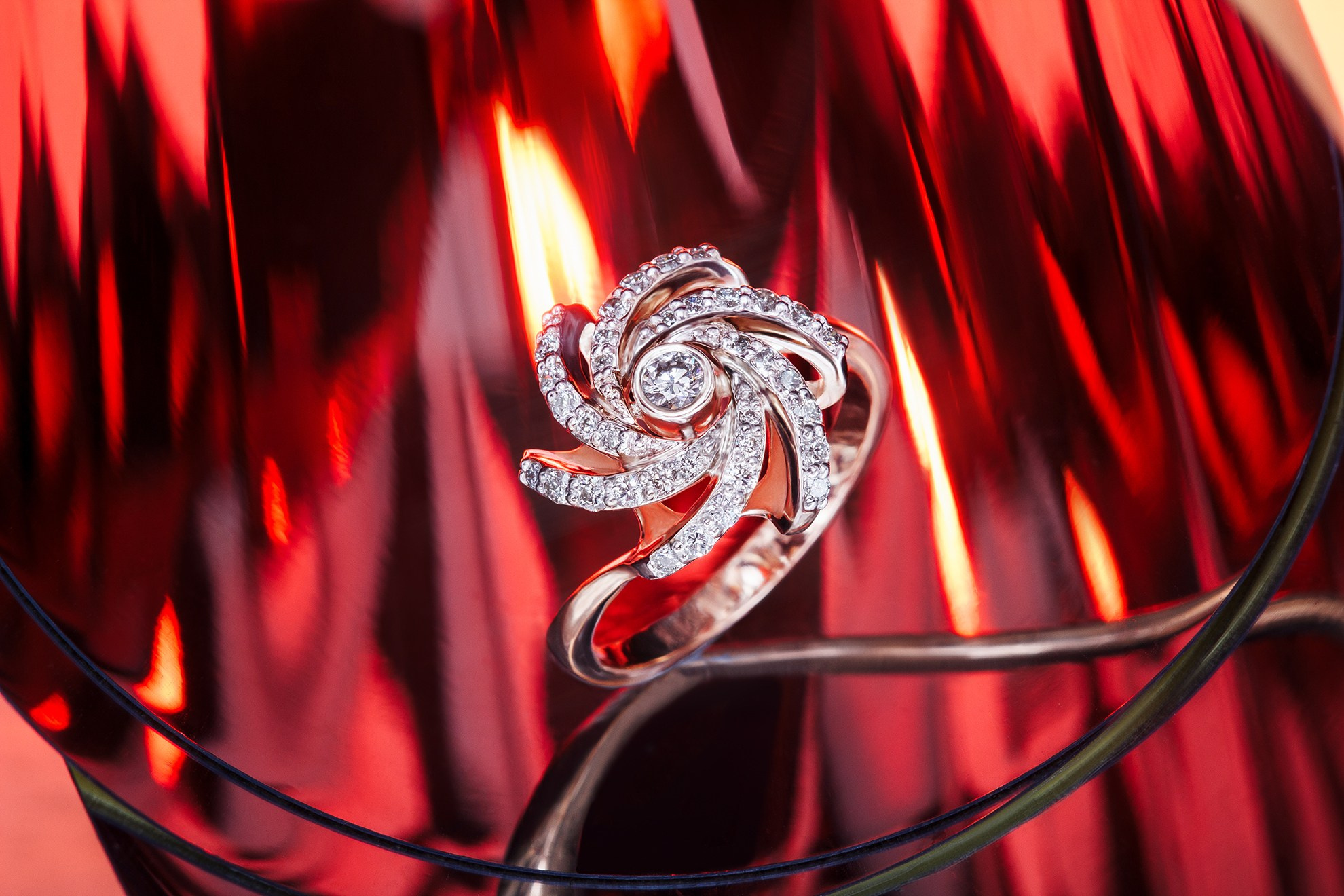 Ювелирный фотограф в Санкт-Петербурге. Рекламная фотосъёмка. Предметная фотосъемка часов, украшений и других предметов роскоши. Антиквариат. Профессиональный фотограф в Санкт-Петербурге. Студийная фотография. Фотограф Сергей Пушкин. Фото для рекламы и соцсетей.  Product photographer in Saint-Petersburg, Russia. Фотосъемка товаров для соцсетей и маркетплейсов. предметная фотосъемка украшений, СПб.