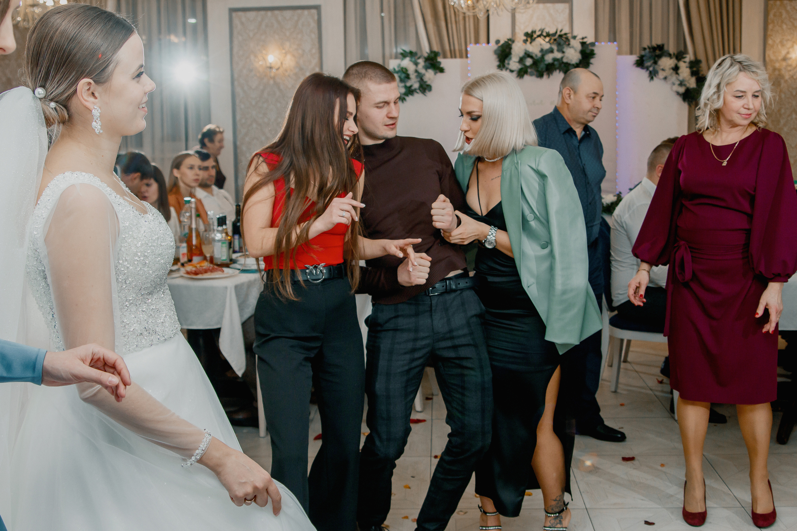 Банкет Анны и Кирилла. Свадебный и индивидуальный фотограф в Суворове Клюева Мария