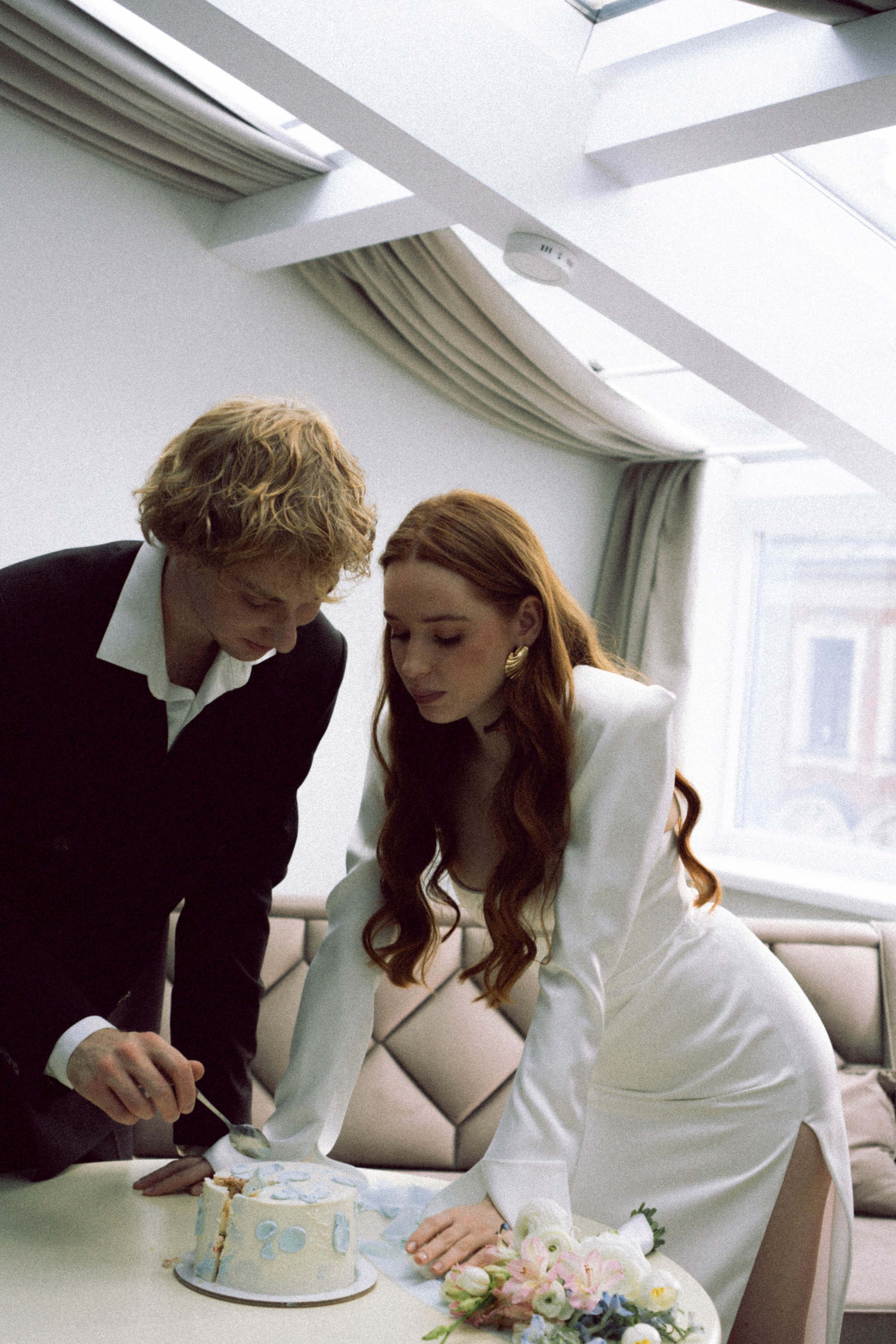 СВАДЕБНАЯ СЬЕМКА В ОТЕЛЕ. СБОРЫ ЖЕНИХА И НЕВЕСТЫ И ТАКЖЕ ТОР И ПОДГОТОВКА К ПРОГУЛКЕ. Профессиональный фотограф, Санкт-Петербург — Виктория Богомолова