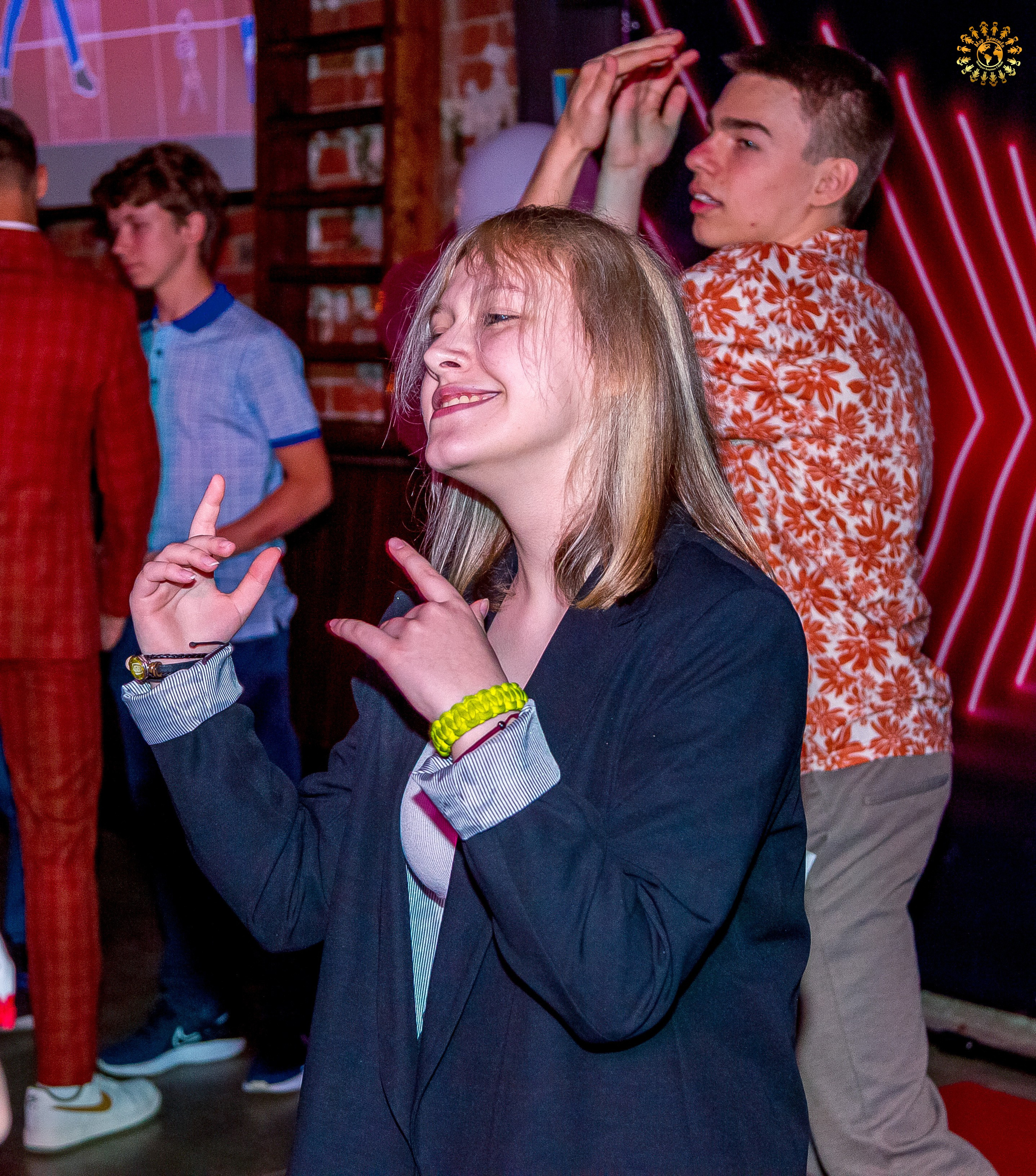 Выпускной 2023 (Школа 548; 9 Ж класс) AG Loft «Библиотека», Москва. Репортажная съемка в Москве и области. Анималистика