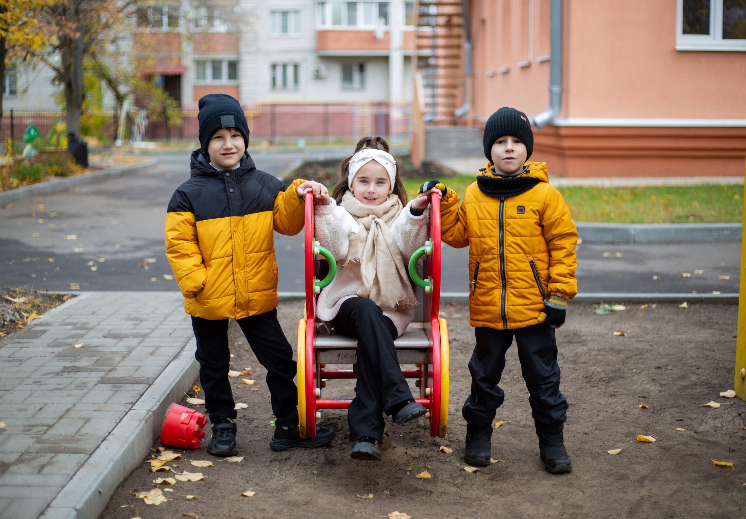 Детский сад на прогулке. Выпускные альбомы Воронеж " СОКОЛ фото»
