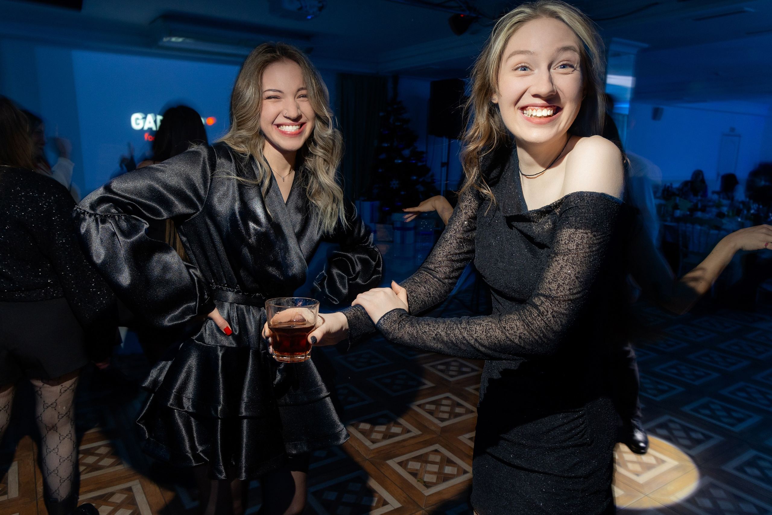 Корпоративная фотосъемка для кафе GARAGE | Новый год 2025 | Минск. Свадебный фотограф в Минске/Беларуси Сергей Спиридонов