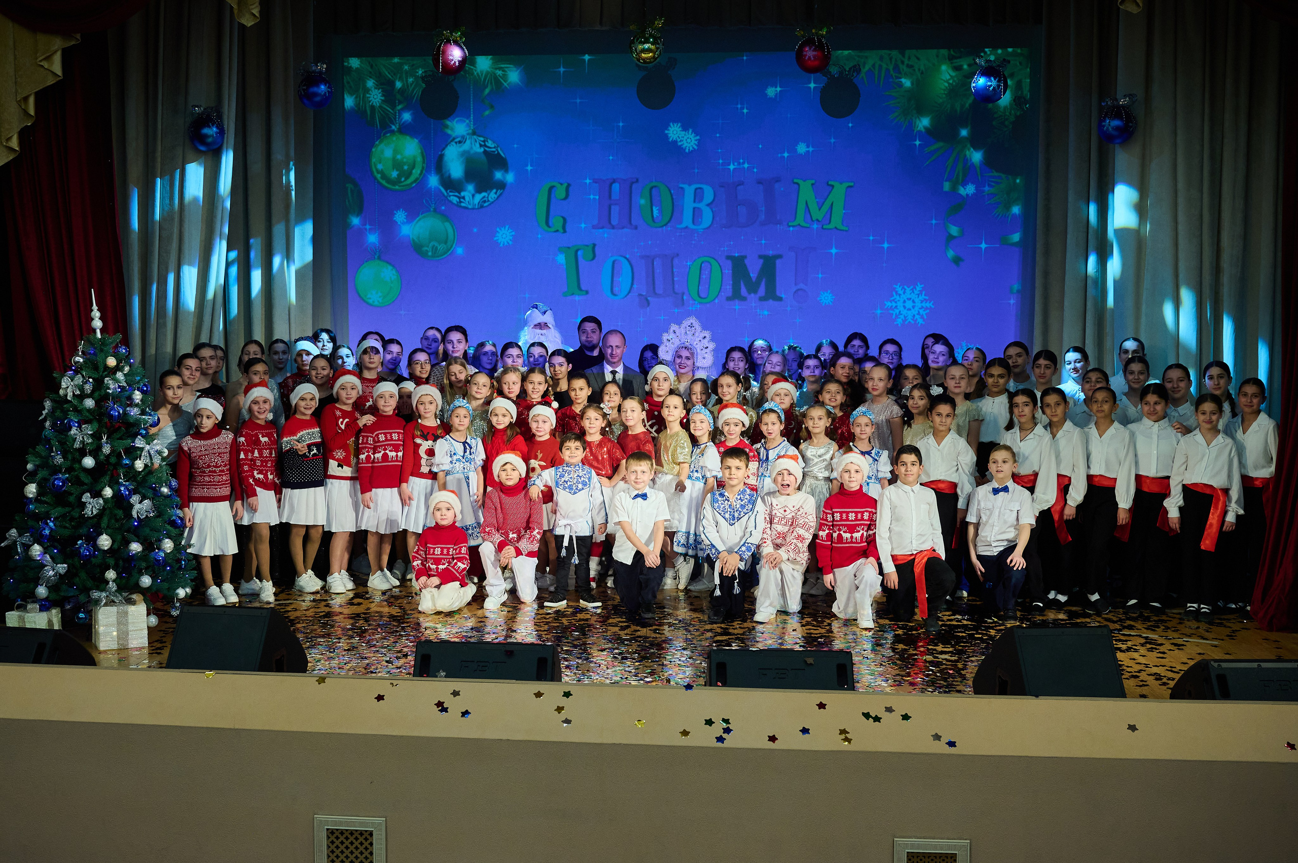 Концерт НГ В ДК. Жизнь курорта Кабардинка в фотографиях