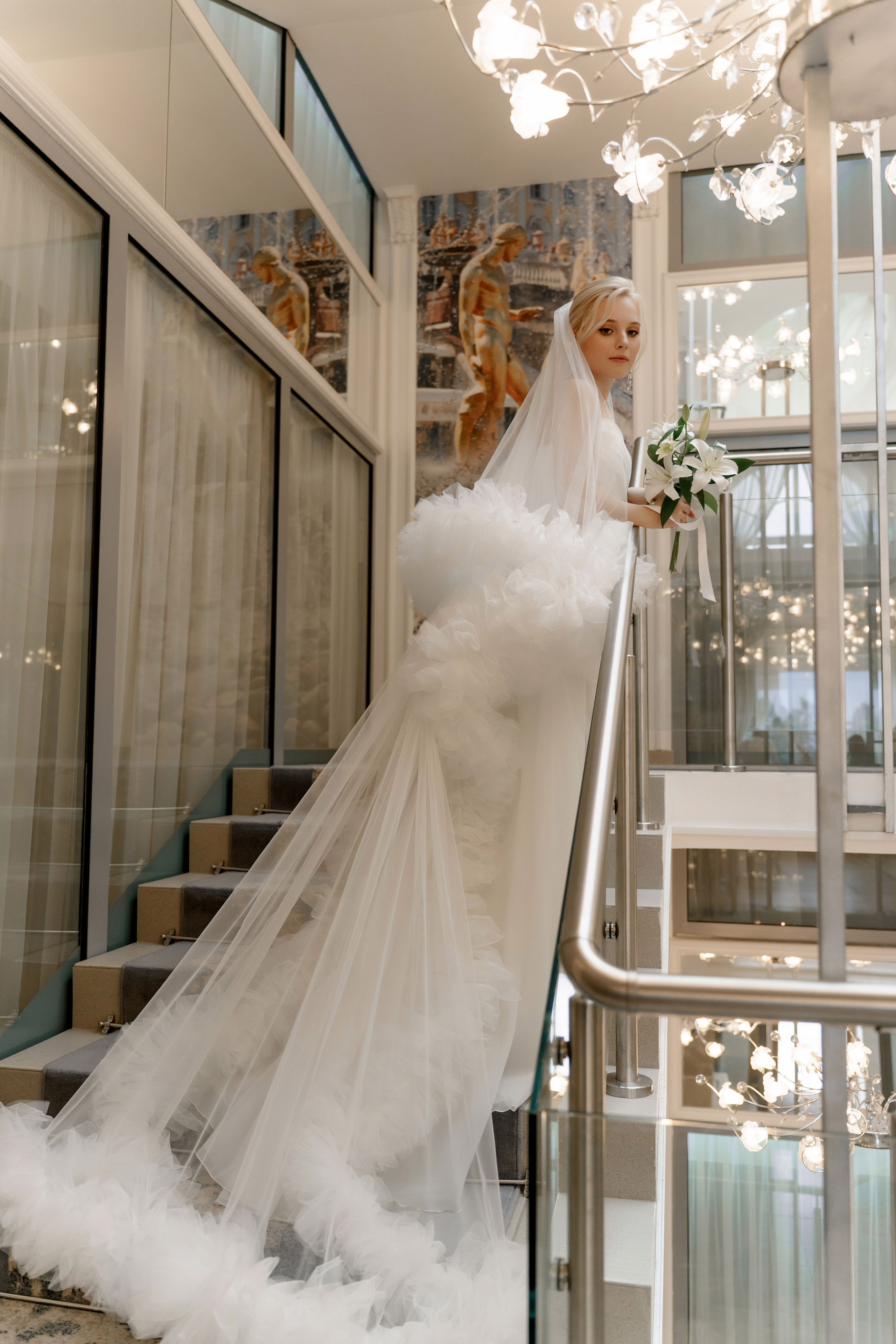 Свадьба в Санкт-Петербурге, фотосессия на прогулке, невеста в Павловском ЗАГсе.