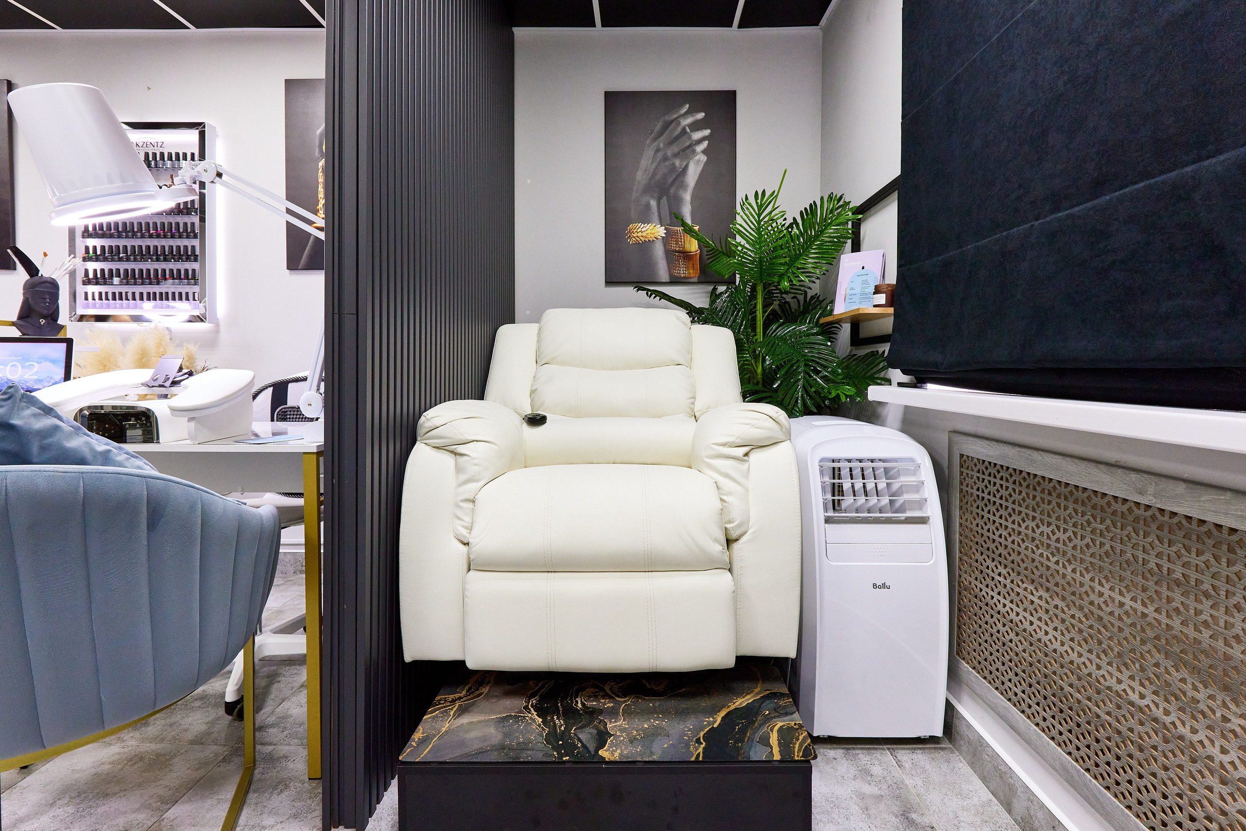 Gold Luxe Mani. Фотограф Анастасия Леонтьева Санкт-Петербург