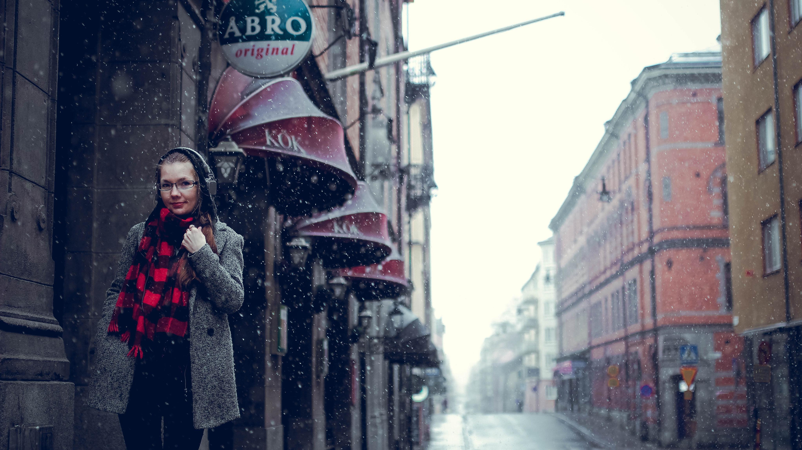 Девушка с татуировкой дракона. Детский и семейный фотограф Малых Ольга г. Салехард