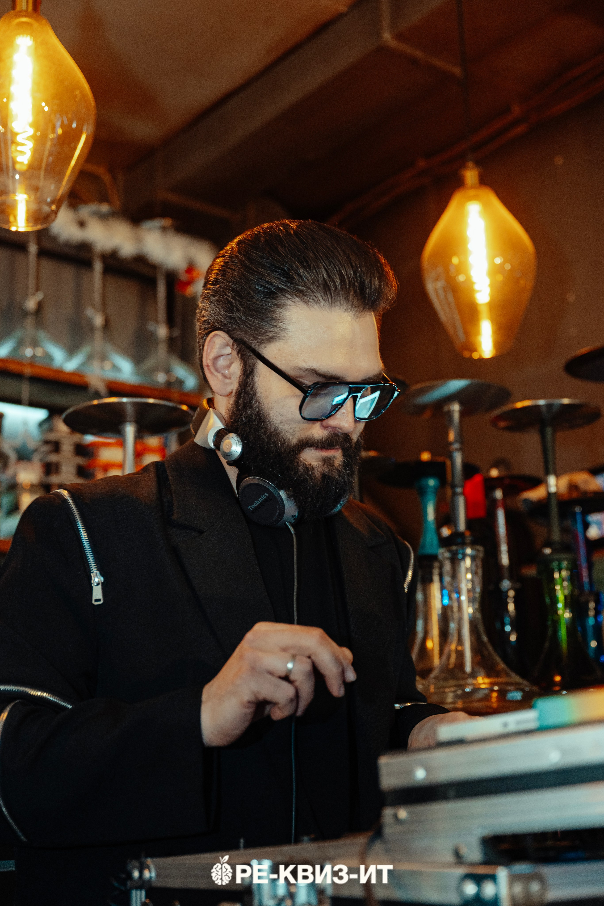 Реквизит — квиз в Зеленодольске и Волжске ZR cafe. Свадебный фотограф в Казани, и Зеленодольске Радик Мухаметов